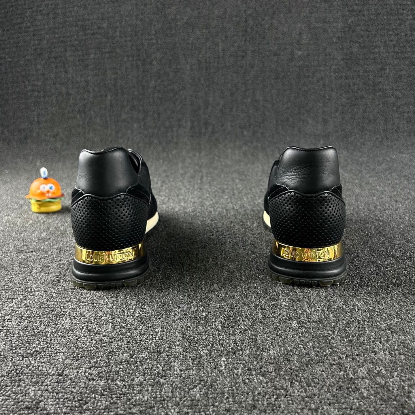 Louis Vuitton Louis Vuitton Black LV Logo Sneakers - Size 40 Size US 7 / EU 40 - 5 Thumbnail