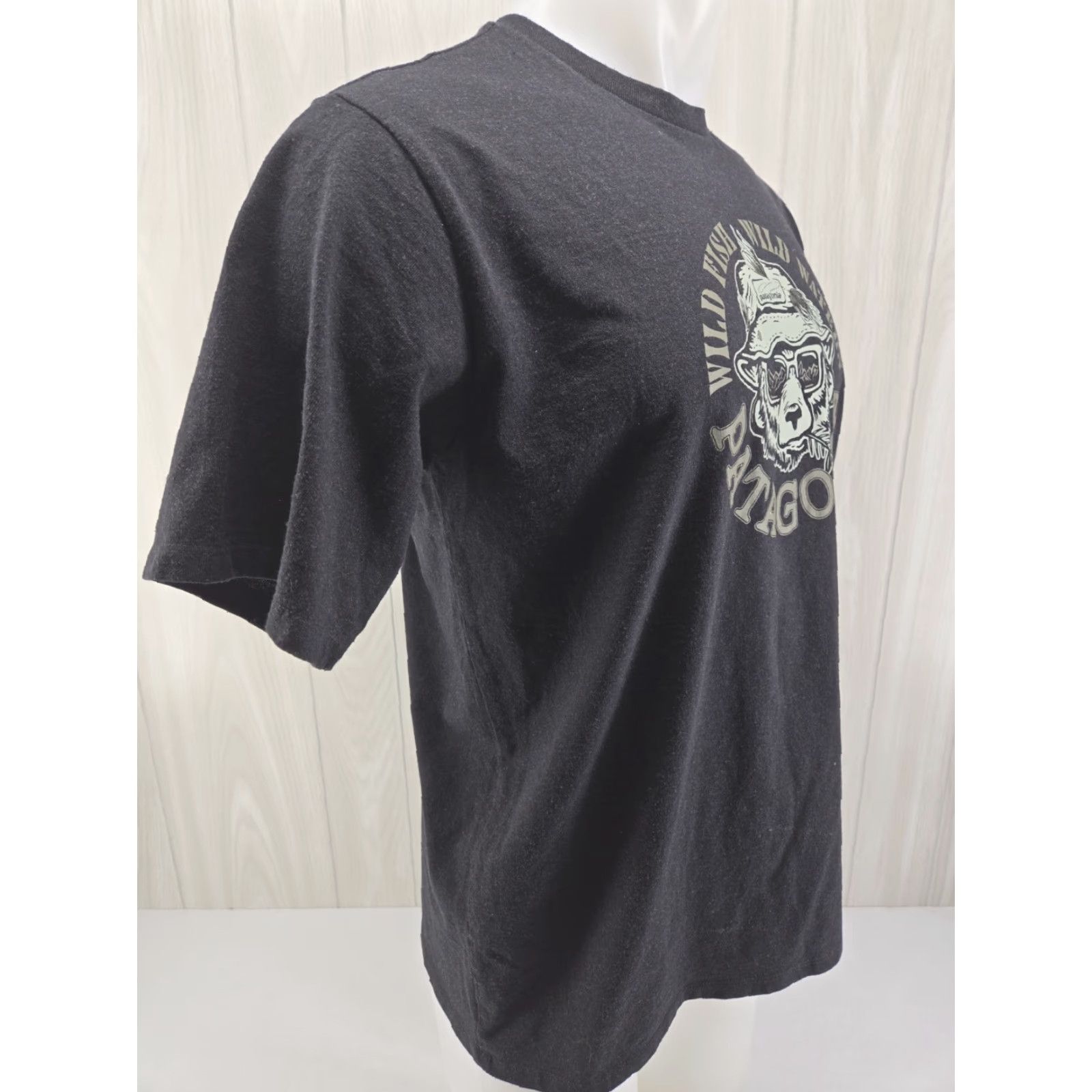 Patagonia Patagonia Mens SMALL Crewneck T Shirt Bear Wild Fish Waters Charcoal Black Size US S / EU 44-46 / 1 - 6 Thumbnail