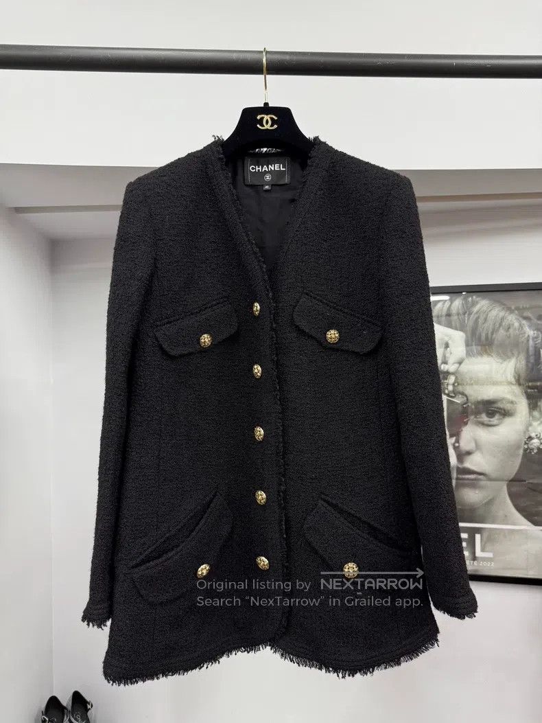 Chanel Chanel Black and gold V-neck four-pocket jacket Size S / US 4 / IT 40 - 1 Thumbnail