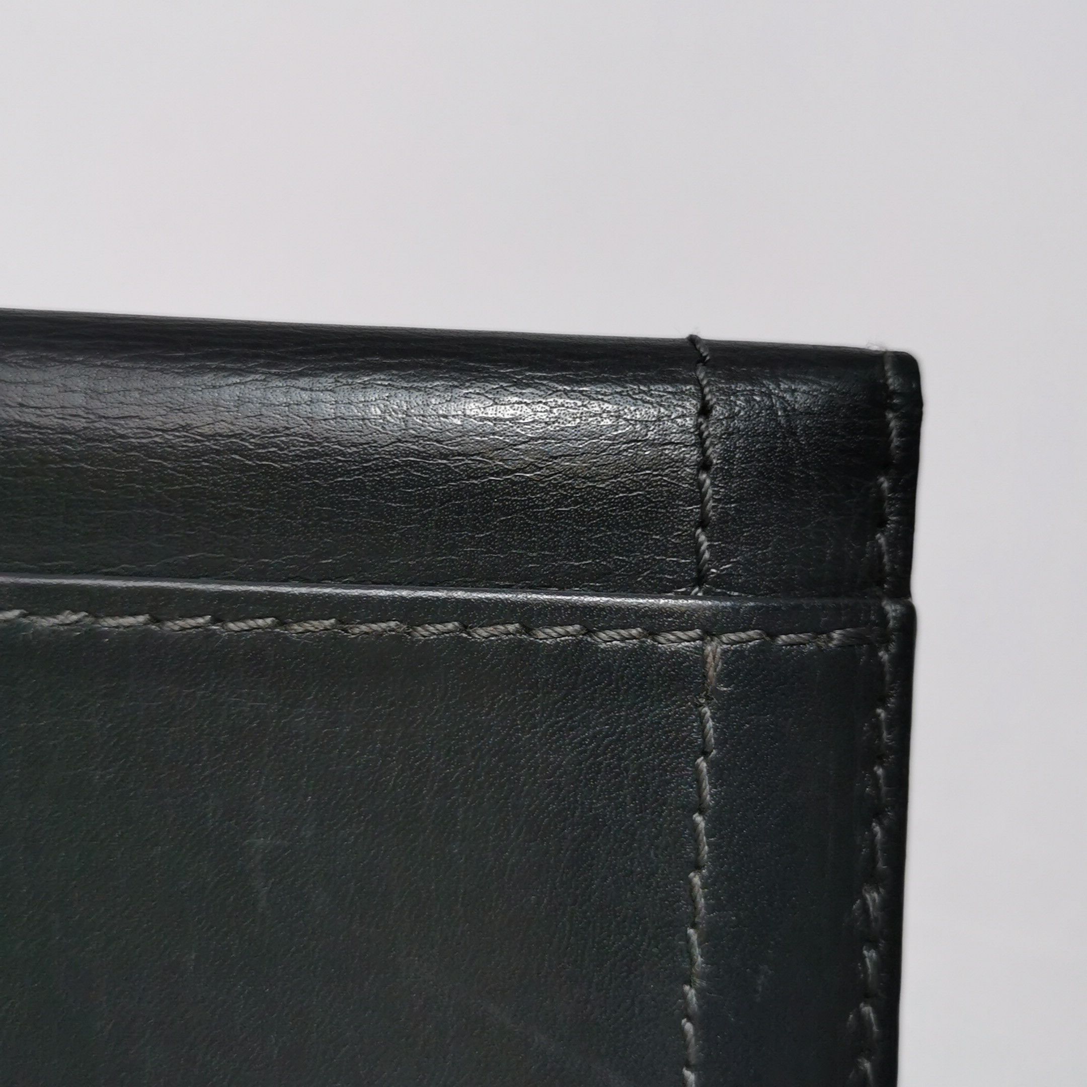 Louis Vuitton Louis Vuitton (LV) Cowhide Solid Color Embossed Logo Card H Size ONE SIZE - 6 Thumbnail