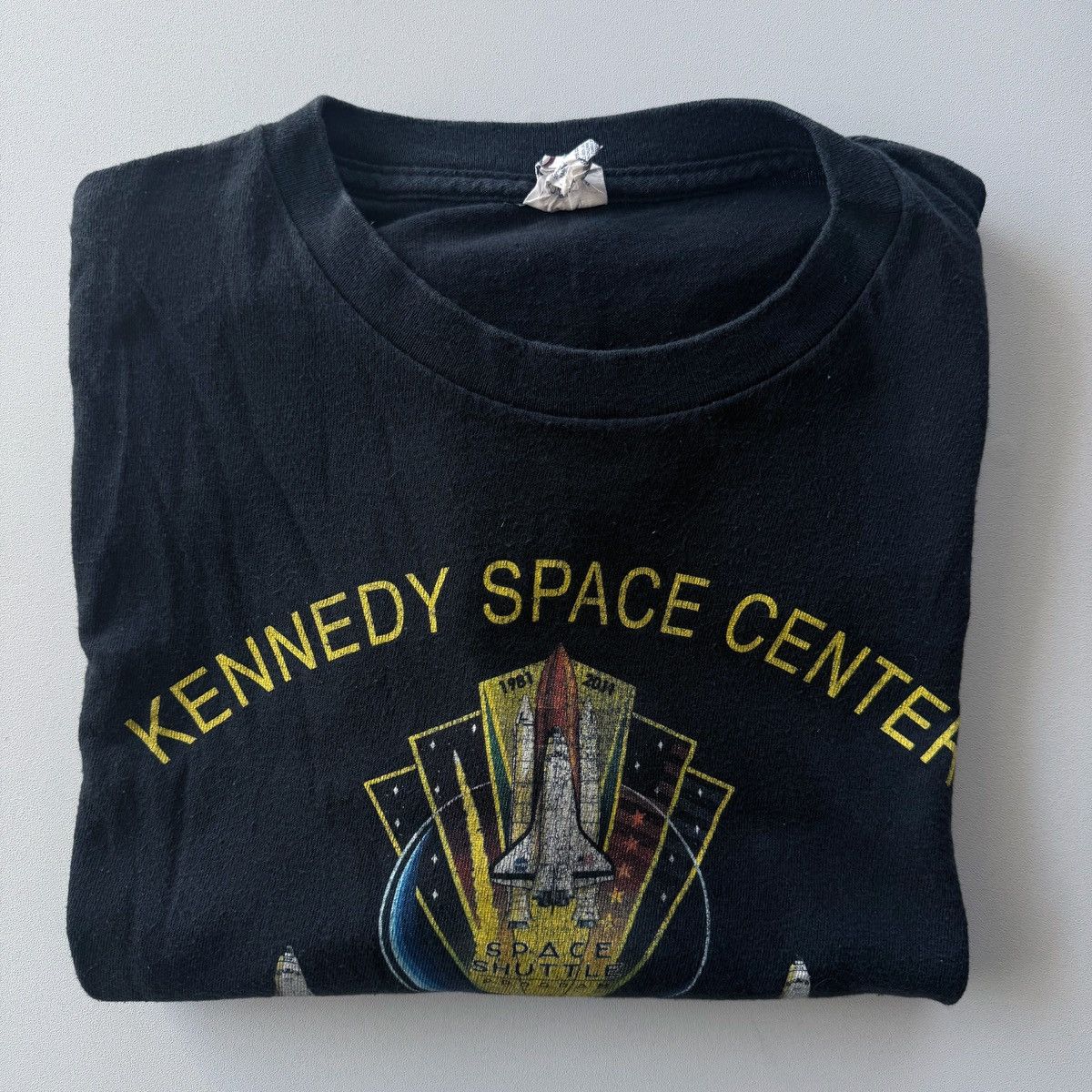 Vintage 2011 Vintage NASA Space Shuttle Program Tee Size US XL / EU 56 / 4 - 6 Thumbnail