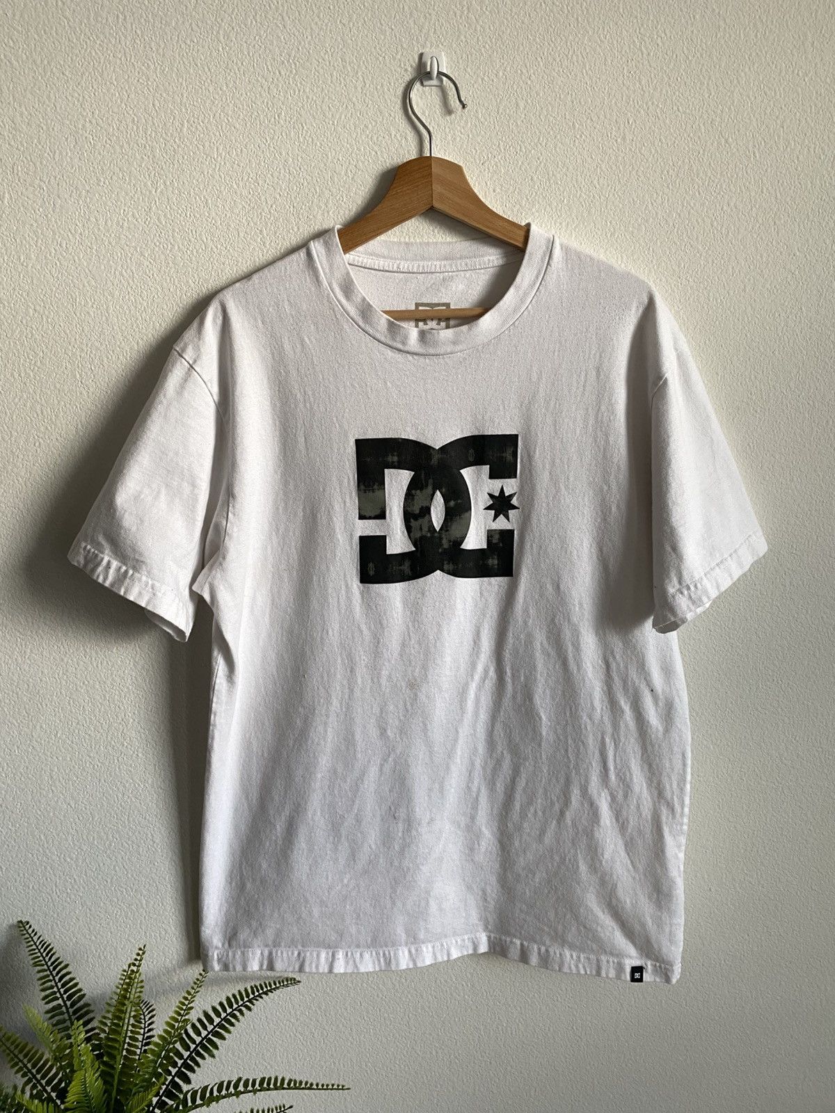DC DC Skateboards Logo Tee Size US XL / EU 56 / 4 - 1 Thumbnail