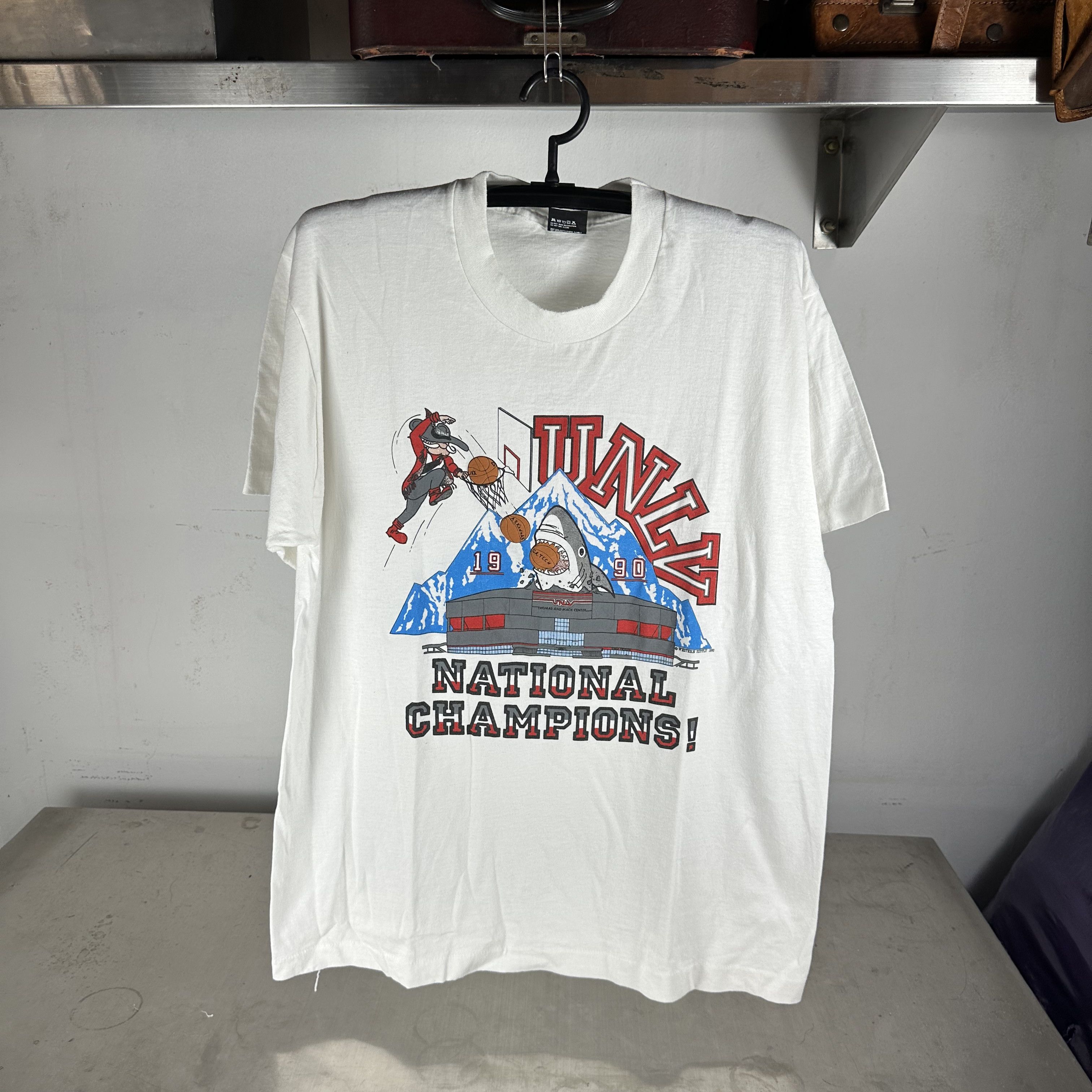 Vintage 1990 UNLV Runnin Rebels NCAA Basketball Champions T-shirt Size US XL / EU 56 / 4 - 1 Thumbnail