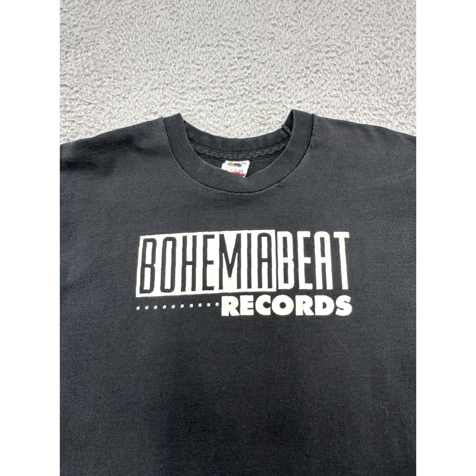 Gildan VINTAGE RARE BOHEMIA BEAT RECORDS T-SHIRT XL 90’S JIMMY LAFAVE RECORD LABEL USA T-Shirt Men Black Logo 90s Band Music XL Size US XL / EU 56 / 4 - 2 Thumbnail