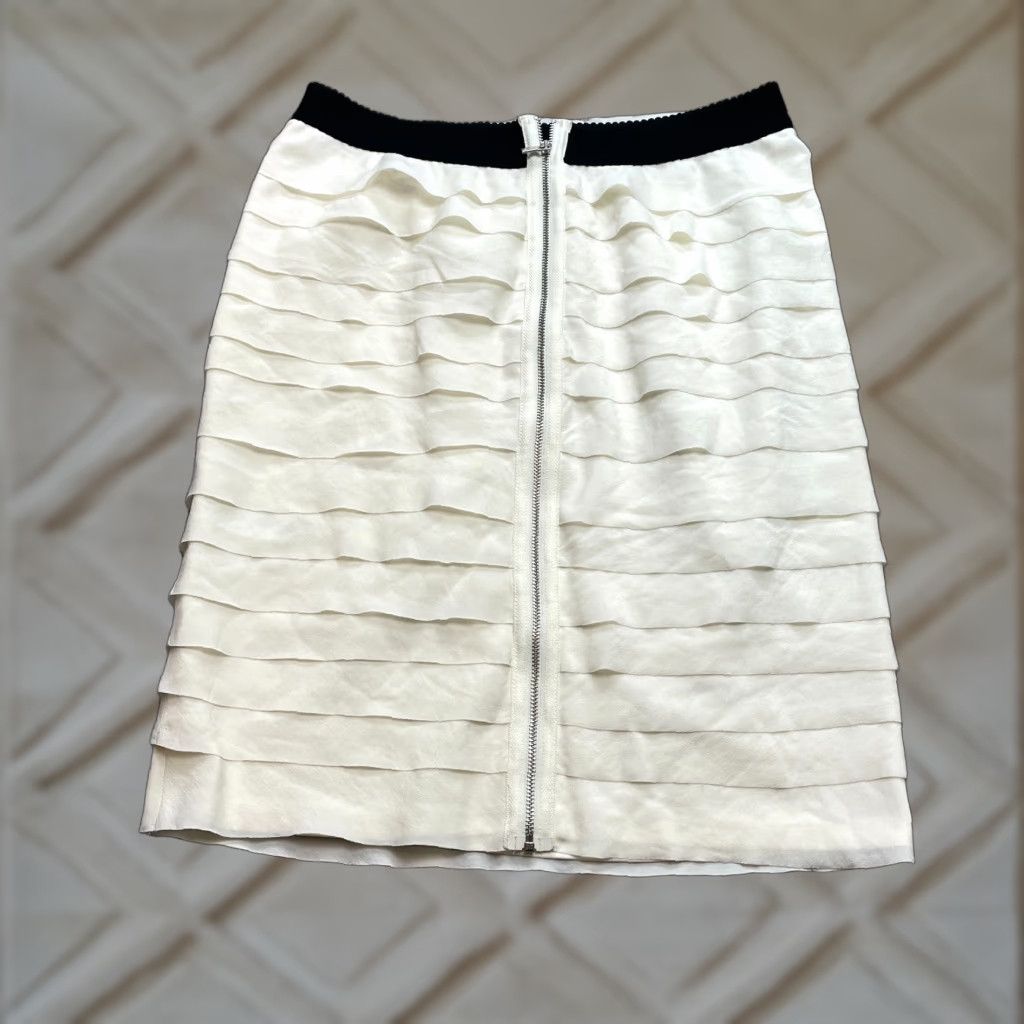 Bcbgmaxazria VINTAGE BCBGMAXAZRIA Mini Skirt Womens S Cream White Layered Ruffle Short Full Zip Skirt Ivory Polyester Chiffon Zip Womens 60? Size 28" / US 6 / IT 42 - 1 Thumbnail