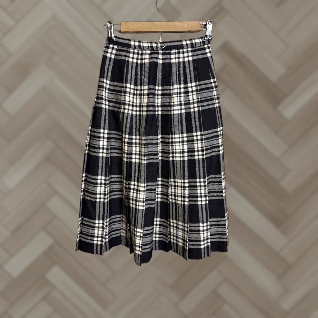 Vintage VINTAGE Carden Castle Womens Skirt Kilt 10 Black Wool Made in Scotland Women Size 32" / US 10 / IT 46 - 1 Thumbnail