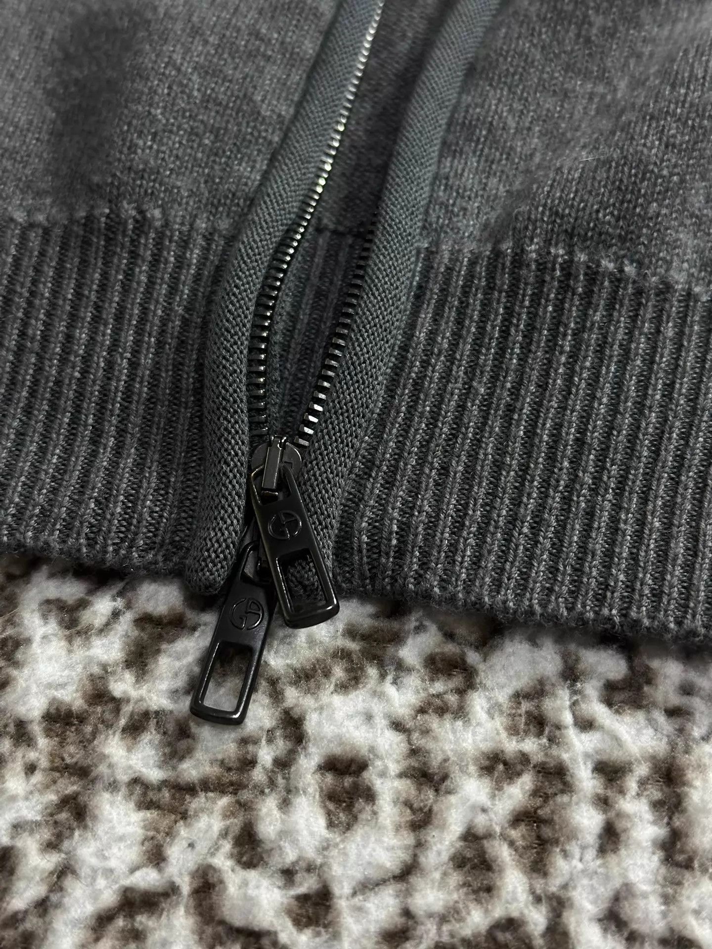 Giorgio Armani Giorgio Armani Wool-Cotton Cardigan Sz50 (Fits Small) Size US M / EU 48-50 / 2 - 3 Thumbnail