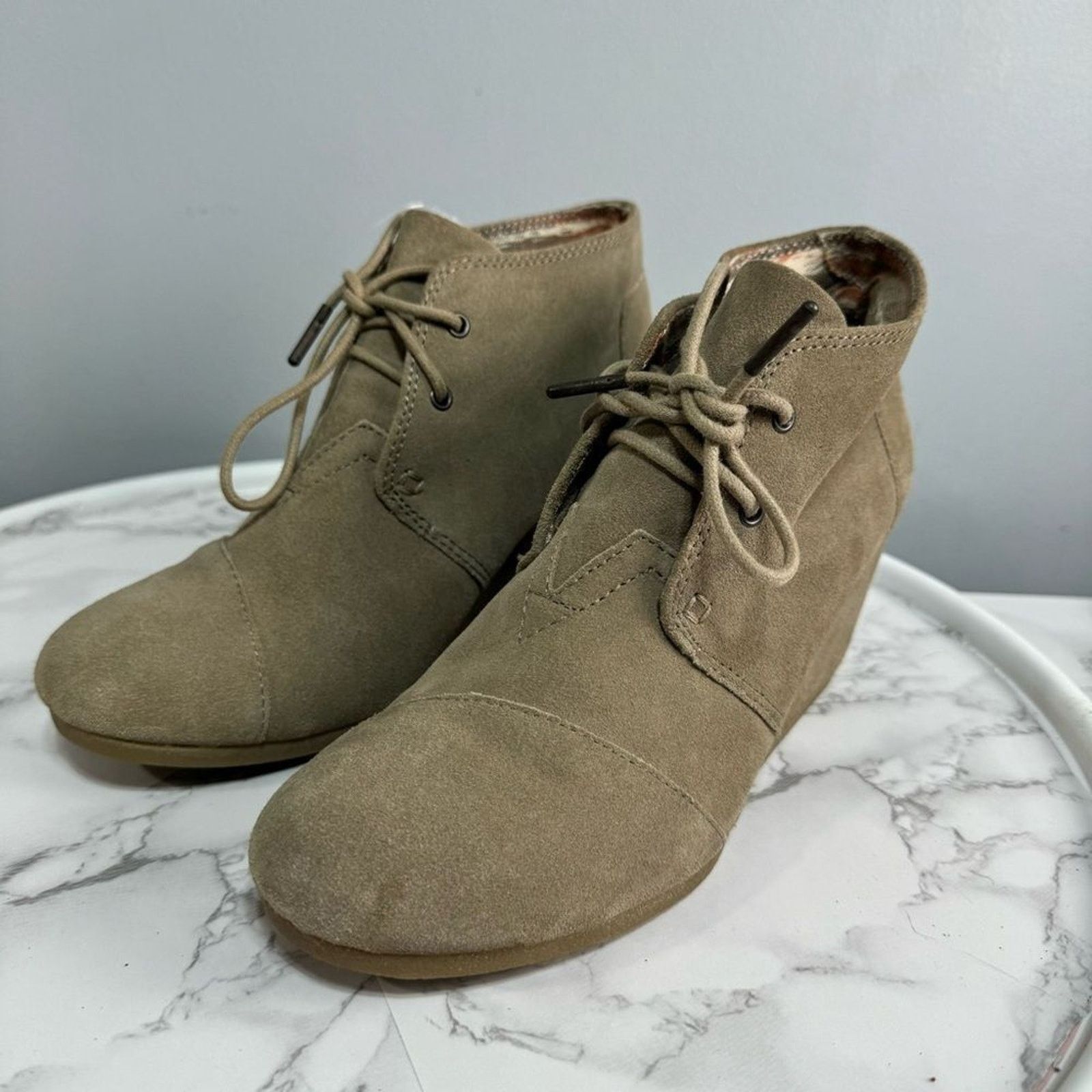 Toms Toms Women’s Wedge Boots sz 8.5 Suede Lace Up # Box H773 Size US 8.5 / IT 38.5 - 3 Thumbnail