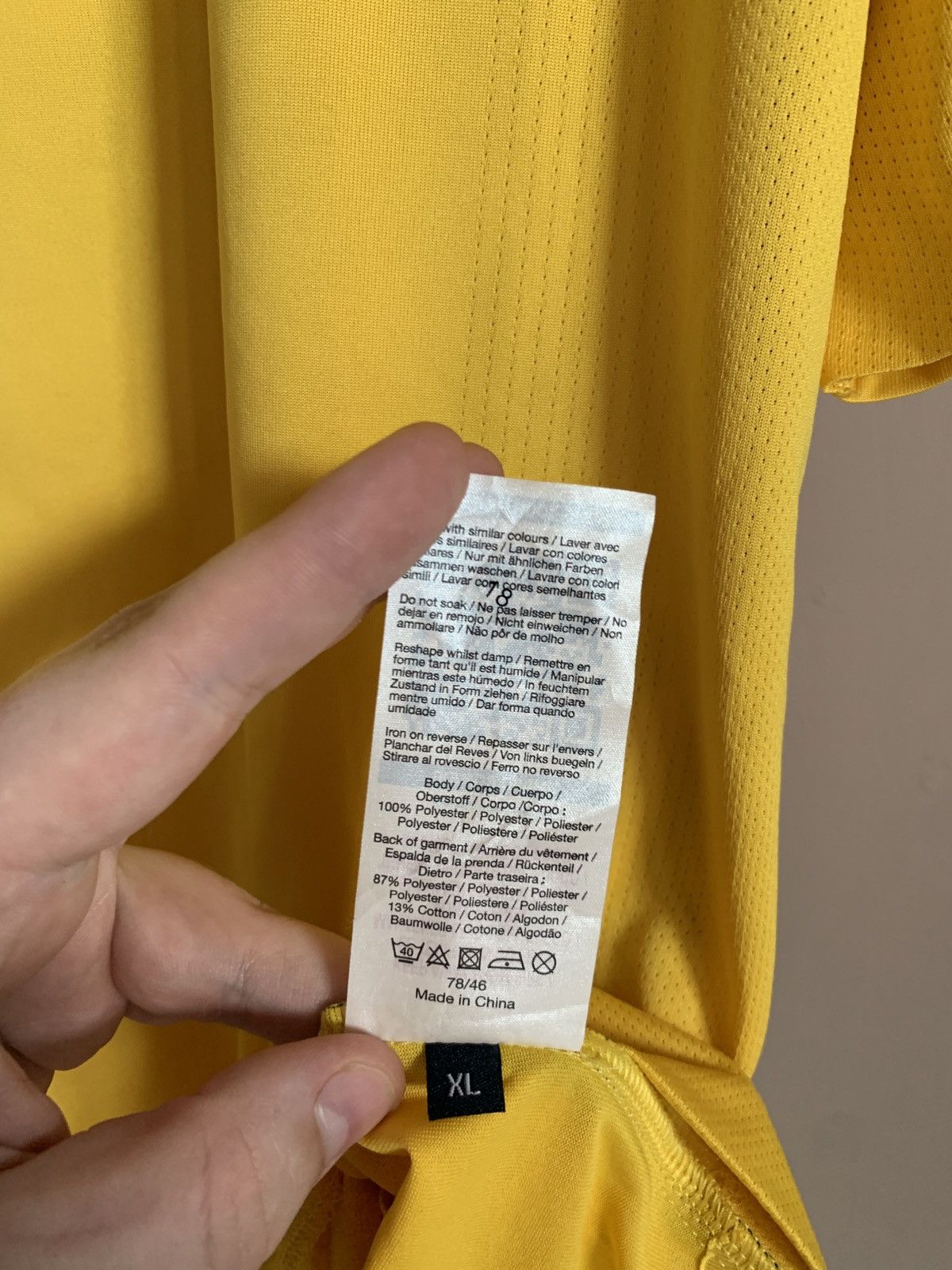 Umbro Sweden 2007 Home Football Shirt Umbro Soccer Jersey Vintage Size US XL / EU 56 / 4 - 11 Thumbnail