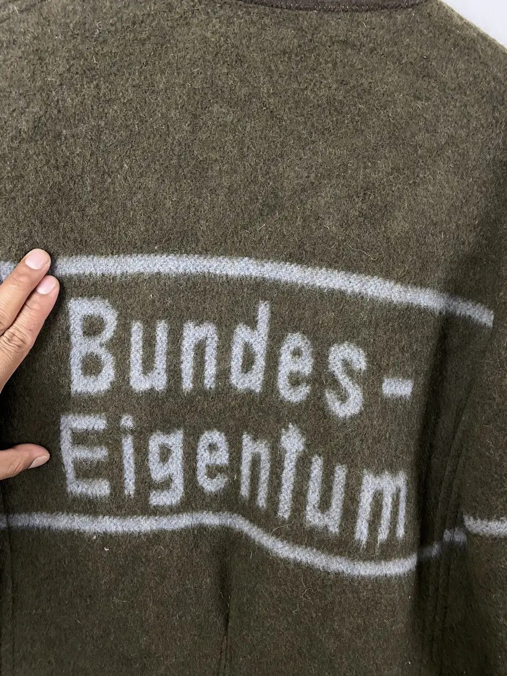 Vintage Vintage Bundes Eigentum Germany Army Wool Jacket Coat Size US L / EU 52-54 / 3 - 5 Thumbnail