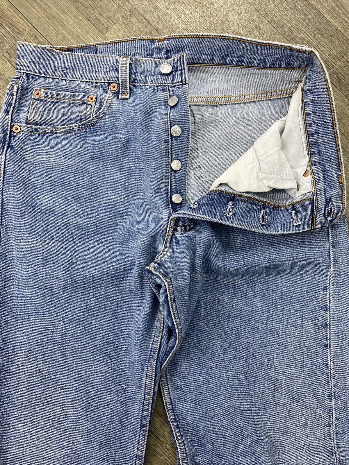 Levi's Vintage Clothing 🇺🇸1990s Vintage Levis 501 USA Straight 33x36 Light Blue Jeans Size US 30 / EU 46 - 6 Thumbnail