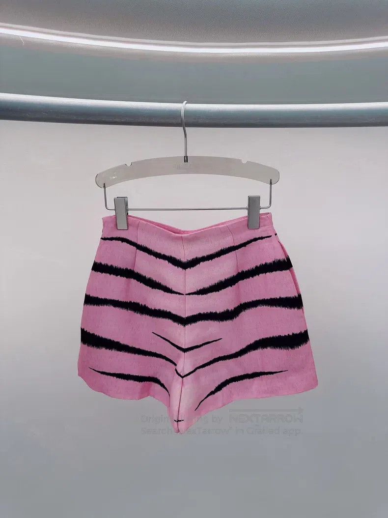 Valentino Valentino Year of the Tiger limited pink shorts Size 37" - 2 Thumbnail