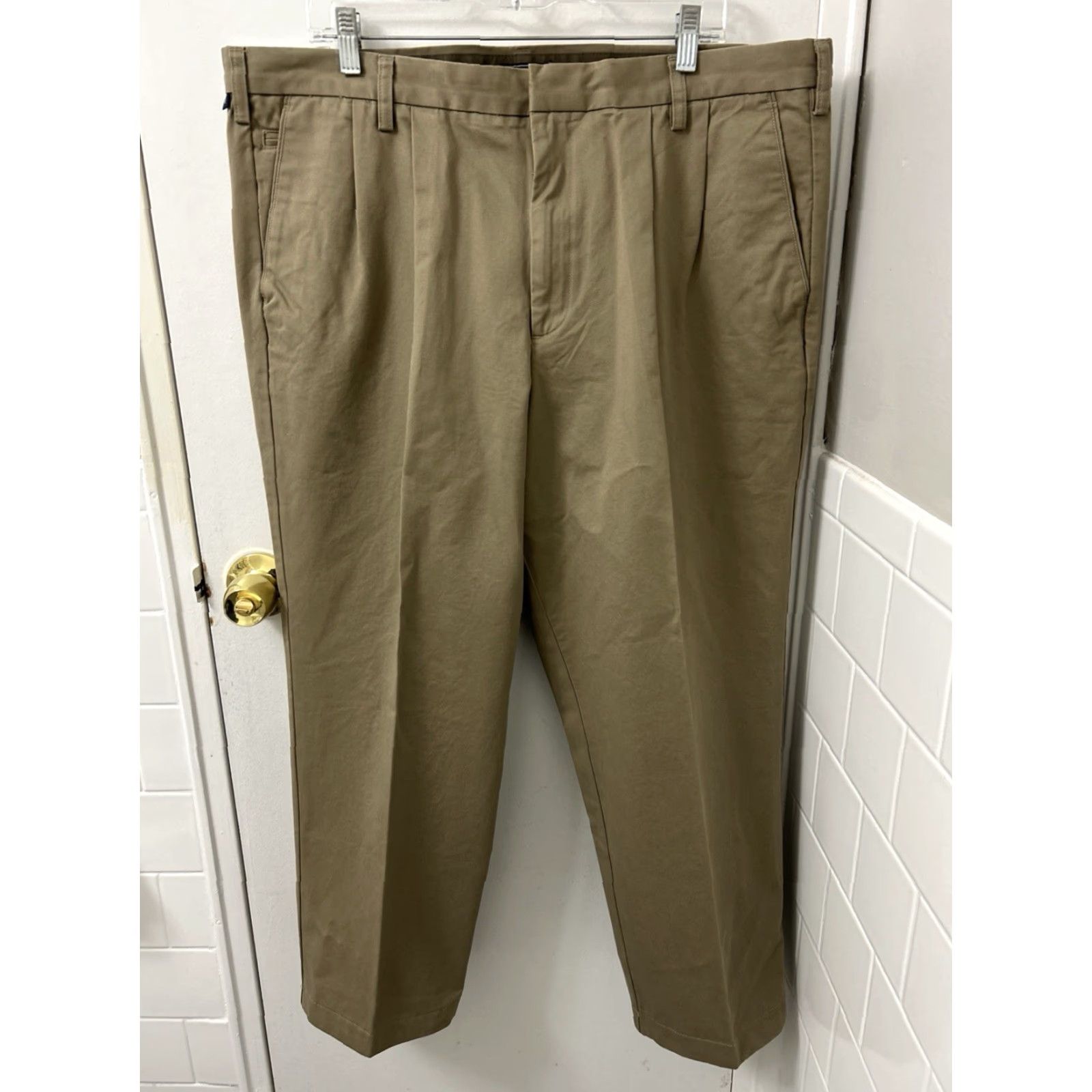 Dockers Dockers True Chino Pants Mens 40x29 Tan Pleated Relaxed Fit Logo Trousers Size US 40 / EU 56 - 6 Thumbnail
