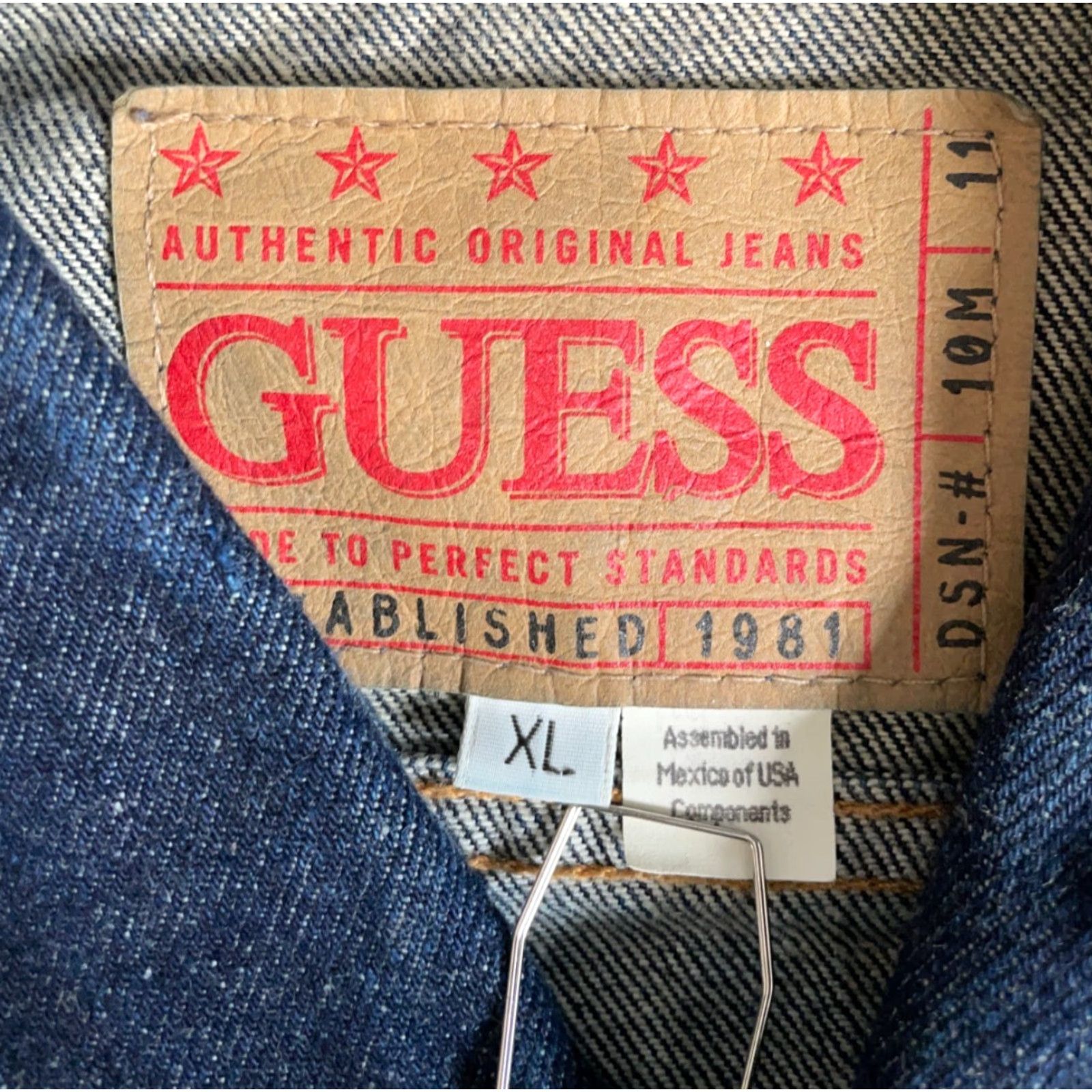 Guess VINTAGE GUESS Jeans Jacket Mens XL Dark Blue Denim Unlined Trucker 90s Retro Button Front Spin? Size US 36 / EU 52 - 3 Thumbnail
