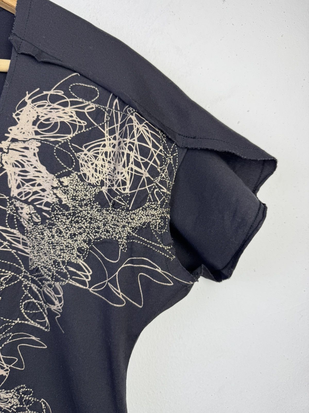 Alexander McQueen Alexander McQueen abstract embroidery Tshirt Size XS / US 0-2 / IT 36-38 - 5 Thumbnail