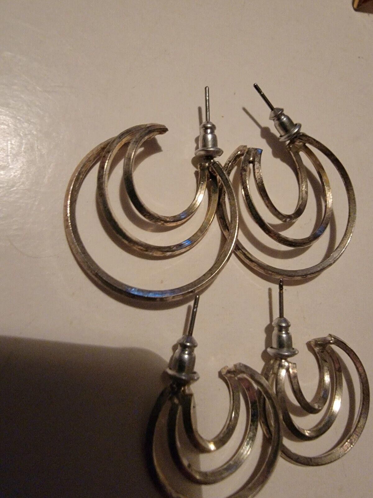 The Unbranded Brand 2 Pair Vintage Womens Earrings VTG Silver Tone Stud Circles Size ONE SIZE - 3 Thumbnail