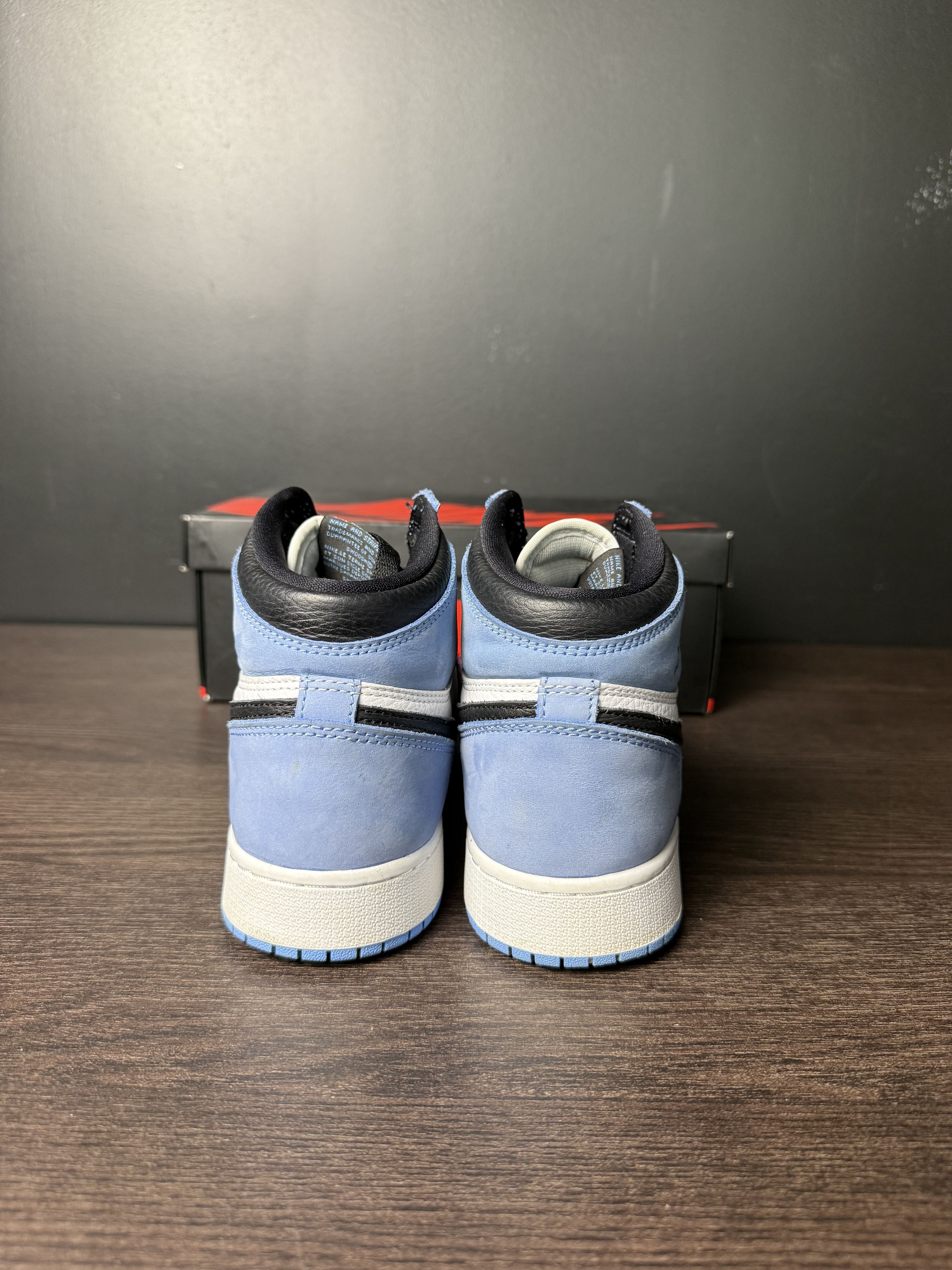 Nike Air Jordan 1 Retro High OG "University Blue" (GS) **PRE-OWNED** - Size 6.5Y (US) Size US 6.5 / EU 39-40 - 3 Thumbnail