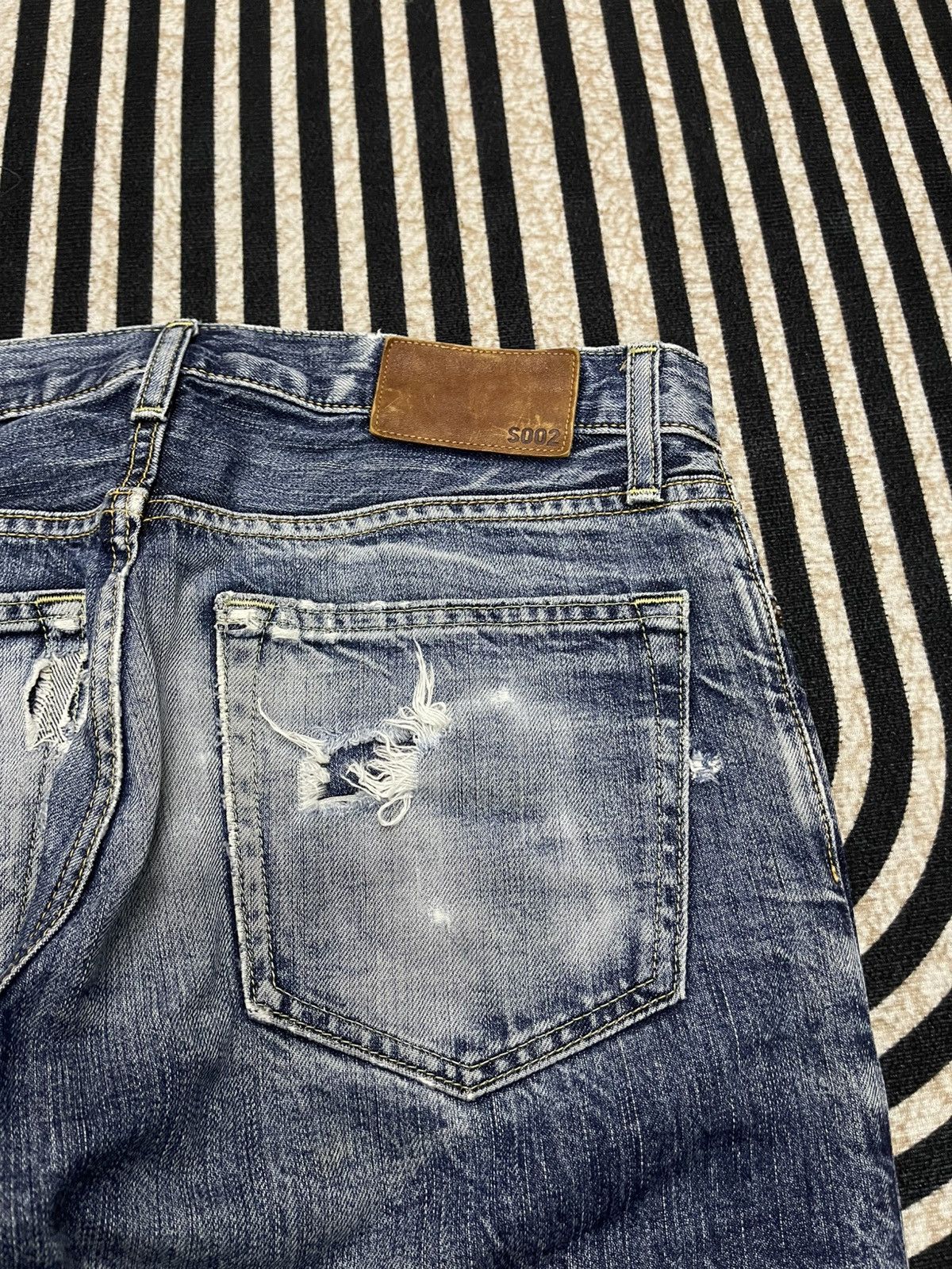 Beauty Beast 2000s UNIQLO MUDWASH DENIM DISTRESSED JEANS Size US 30 / EU 46 - 18 Thumbnail