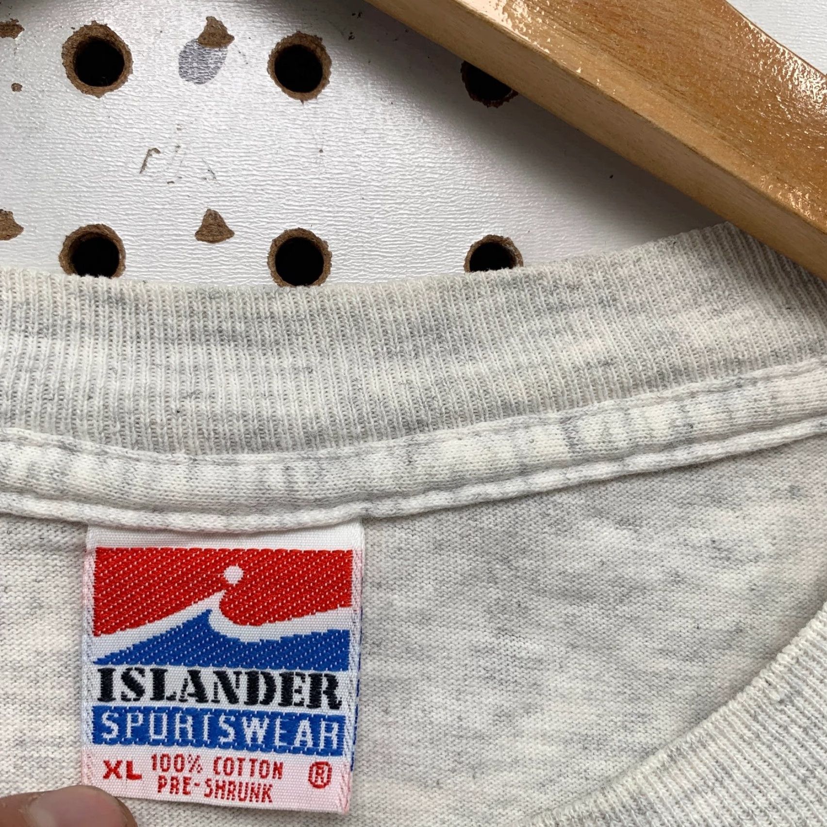 Vintage VINTAGE Islander Sportswear T-Shirt Mens XL Gray 90s USA Sailing Flags Single Stitch Shirt Size US XL / EU 56 / 4 - 3 Thumbnail