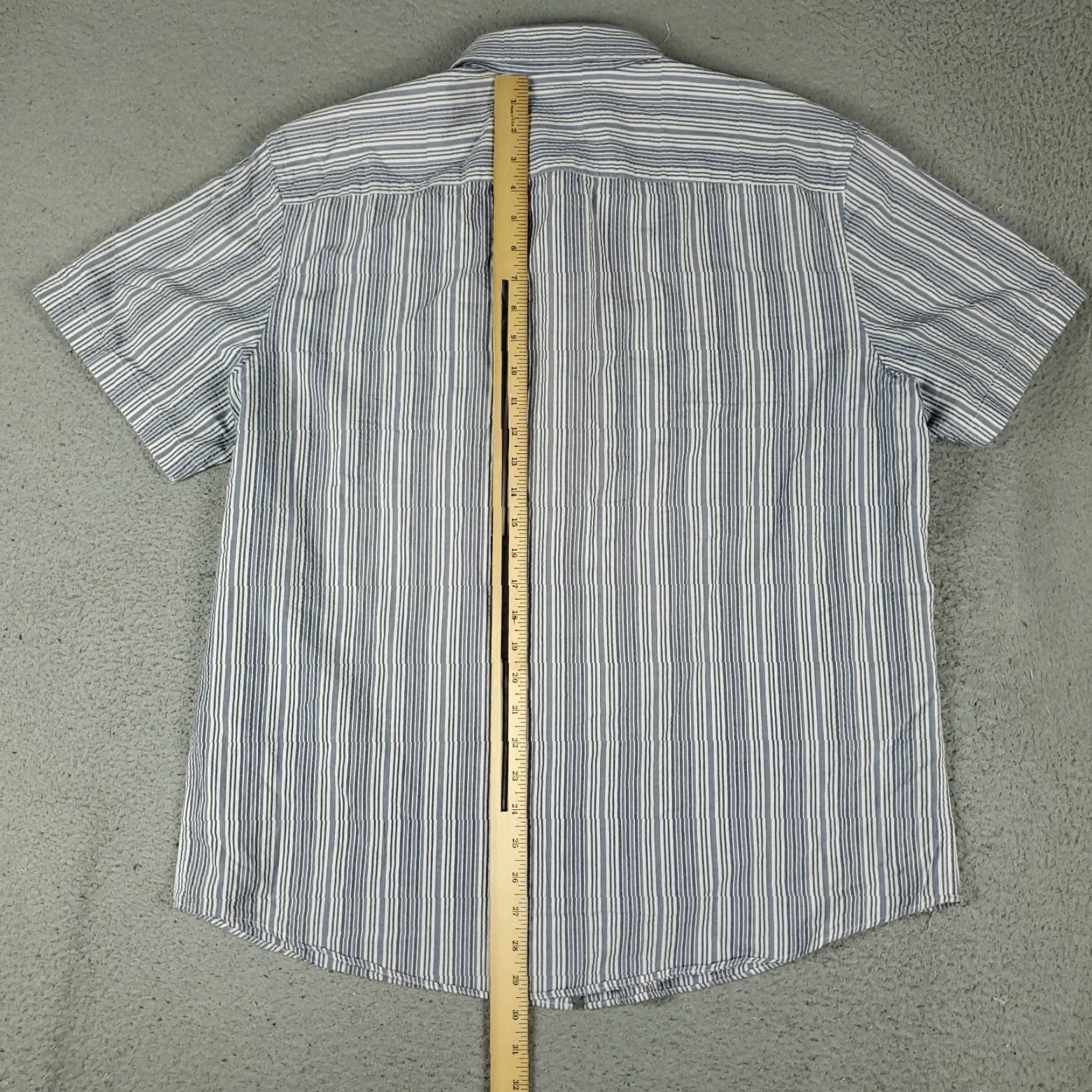 UNTUCKit UNTUCKit Blue Striped Button-Up Shirt Men's XL Short Sleeve Seersucker Size US XL / EU 56 / 4 - 3 Thumbnail