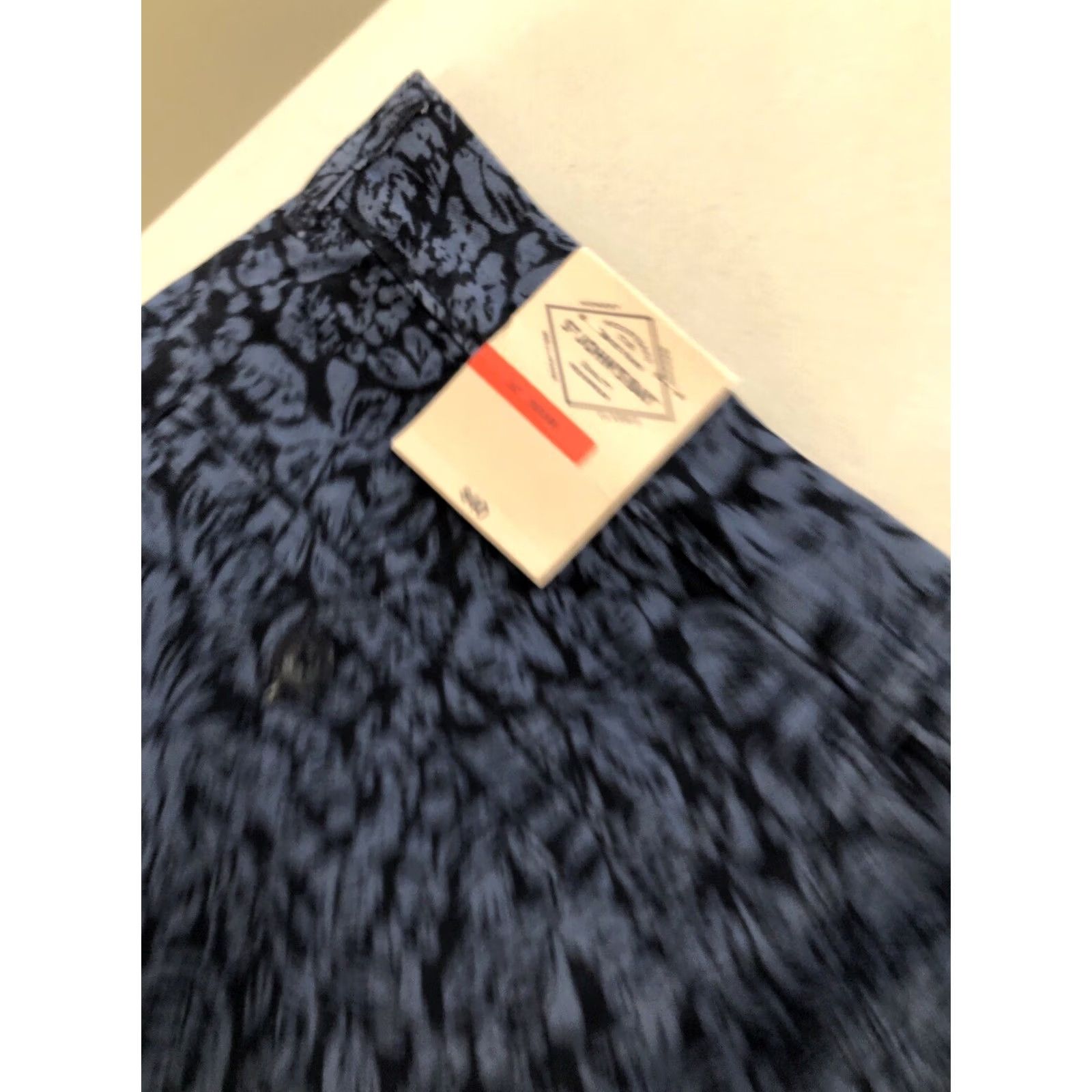 Vintage VINTAGE St. John's Bay MENS Dress SHORTS Indigo Floral 40 NWT Blue Flat Front Belt Loops 9in Inseam Casual Shorts Mens Regular Size US 40 / EU 56 - 2 Thumbnail