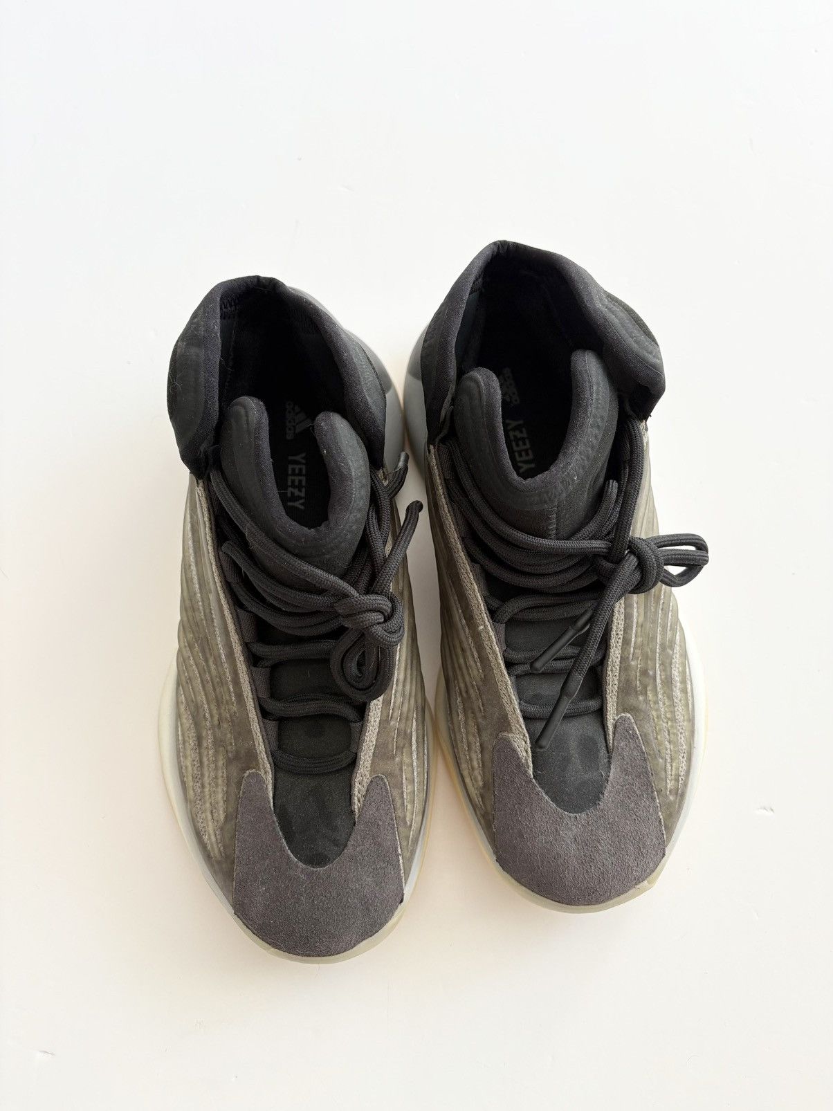 Yeezy Yeezy Quantum in Barium Size US 8 / EU 41 - 2 Thumbnail