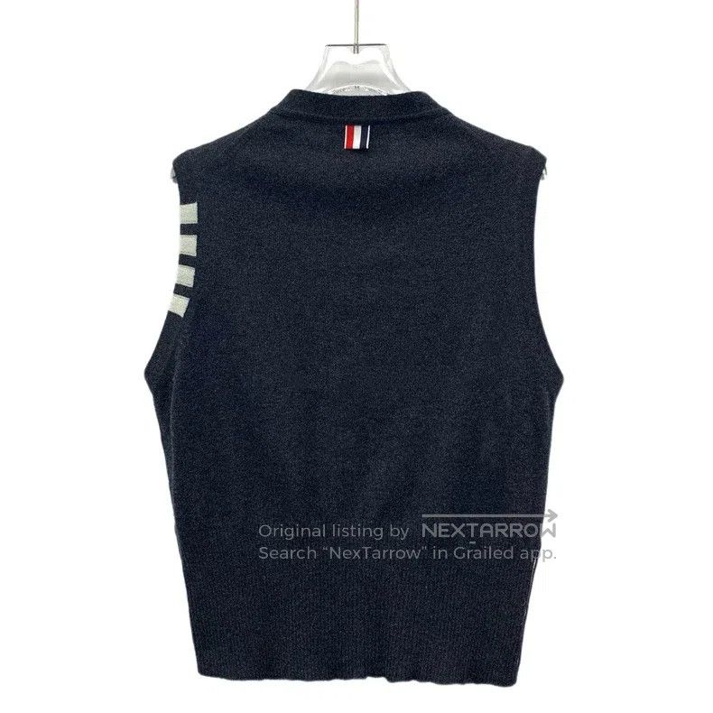 Thom Browne Thom Browne Single-row buttoned knitted vest Size US M / EU 48-50 / 2 - 2 Thumbnail