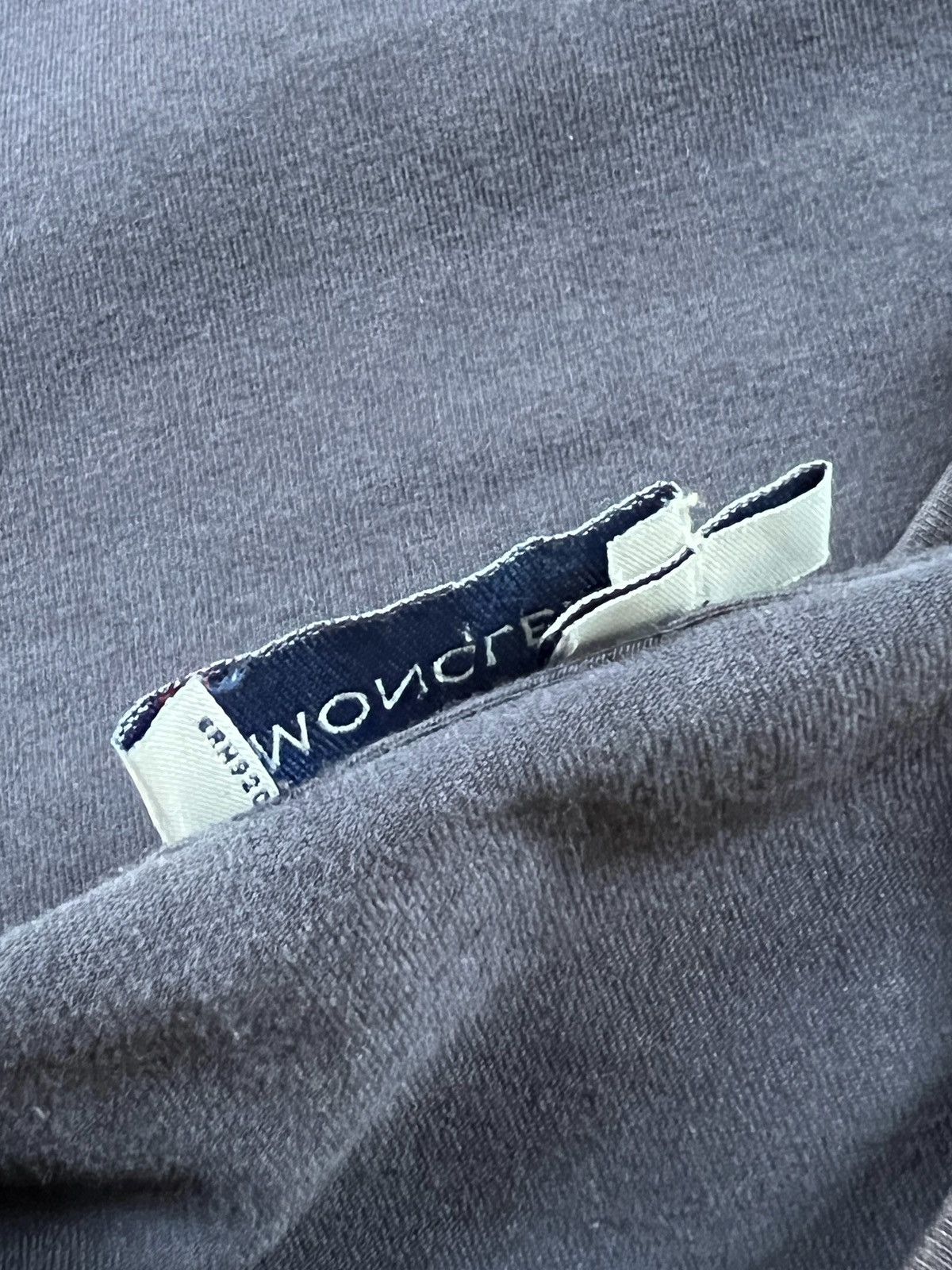 Moncler Moncler Chest Logo Vneck Tshirt Size US S / EU 44-46 / 1 - 8 Thumbnail