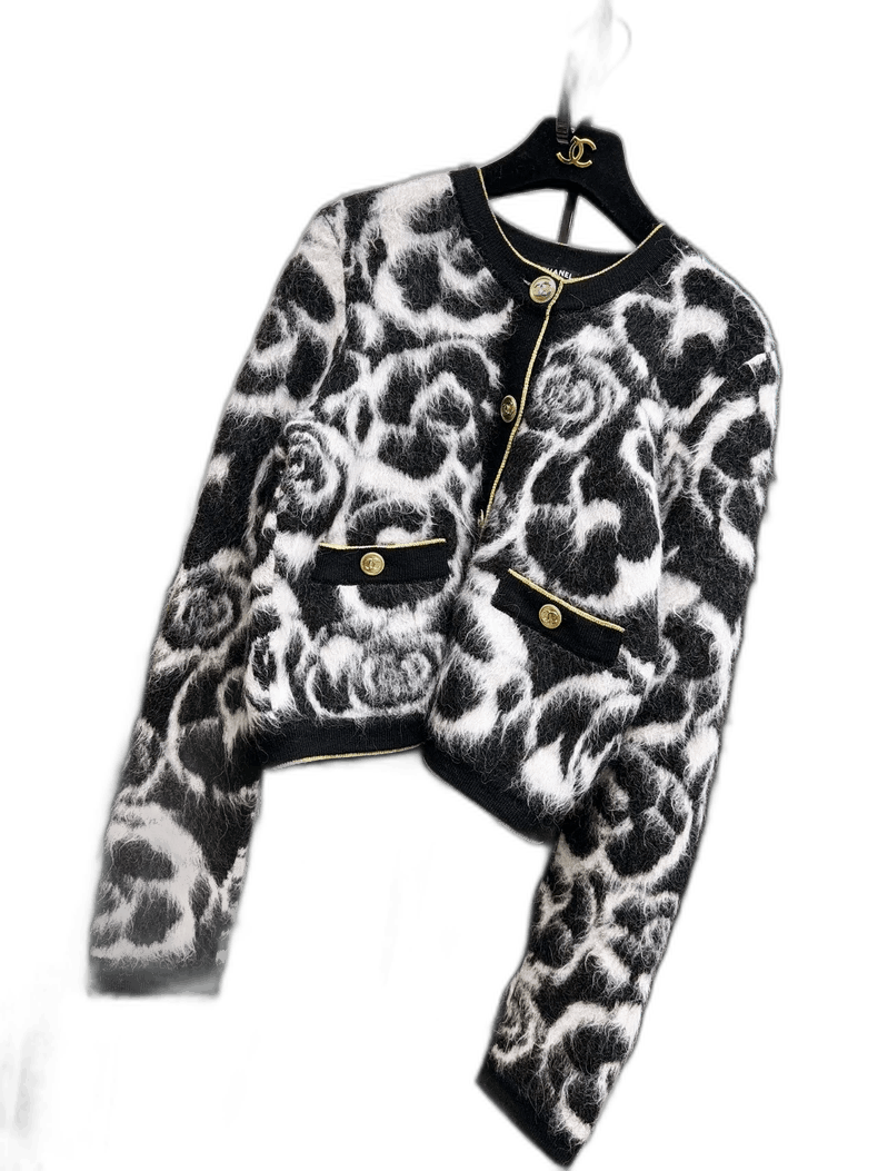 Chanel Chanel Floral Cardigan with Gold Buttons Size M / US 6-8 / IT 42-44 - 1 Thumbnail