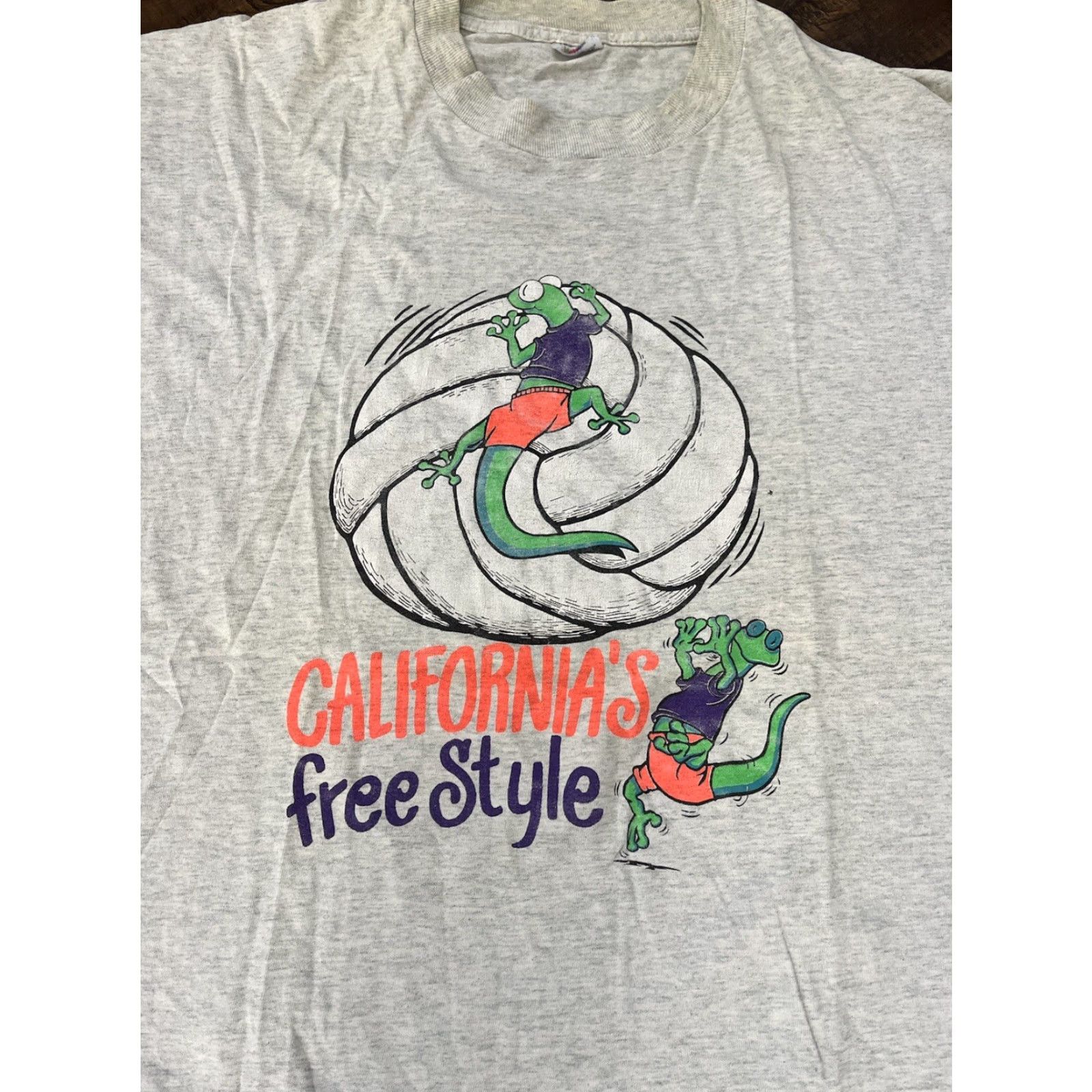 Fruit Of The Loom VINTAGE California Geckos Volleyball T-Shirt Men 2XL Summer Neon Beach Surf 90s Size US XXL / EU 58 / 5 - 2 Thumbnail