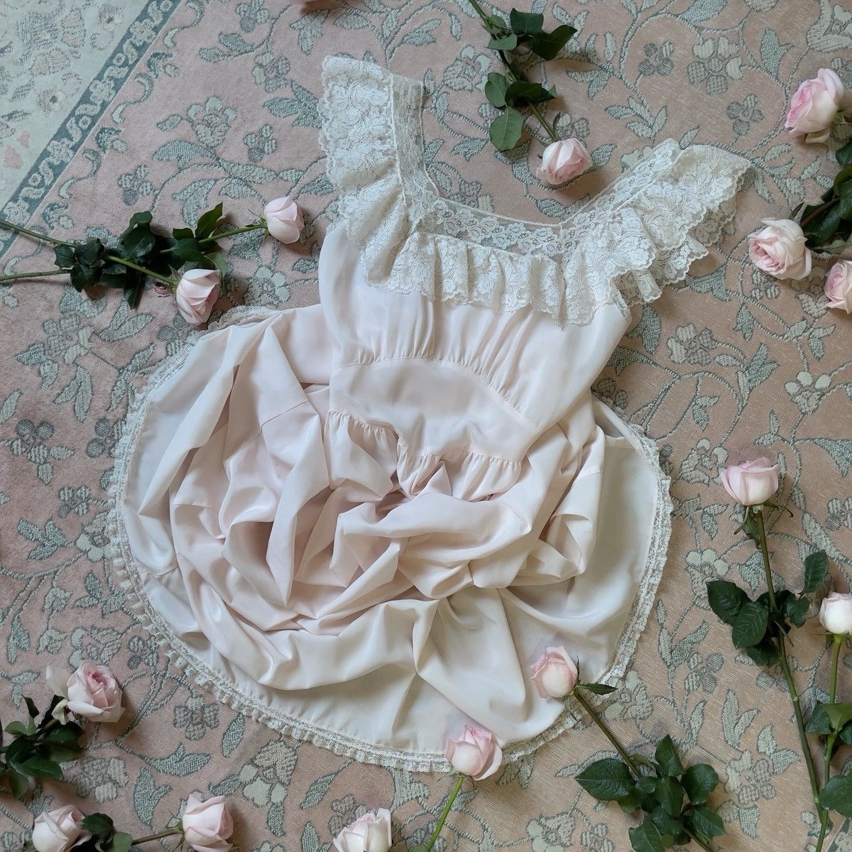 Vintage Vintage 1970s Pale Pink Ruffle Lace Nightgown (M) Size M / US 6-8 / IT 42-44 - 10 Thumbnail