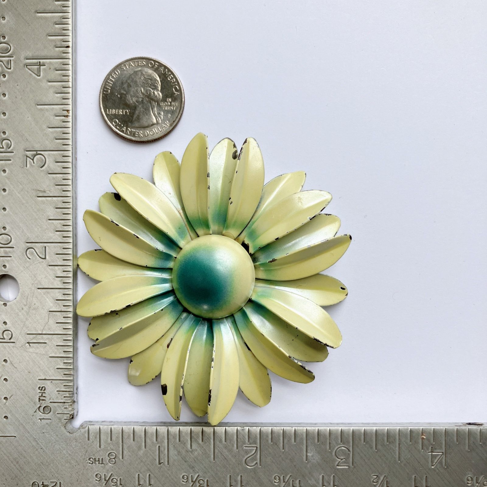 Vintage VTG 1960s Mod Cream Yellow Enamel Daisy Flower Power Brooch Size ONE SIZE - 9 Thumbnail