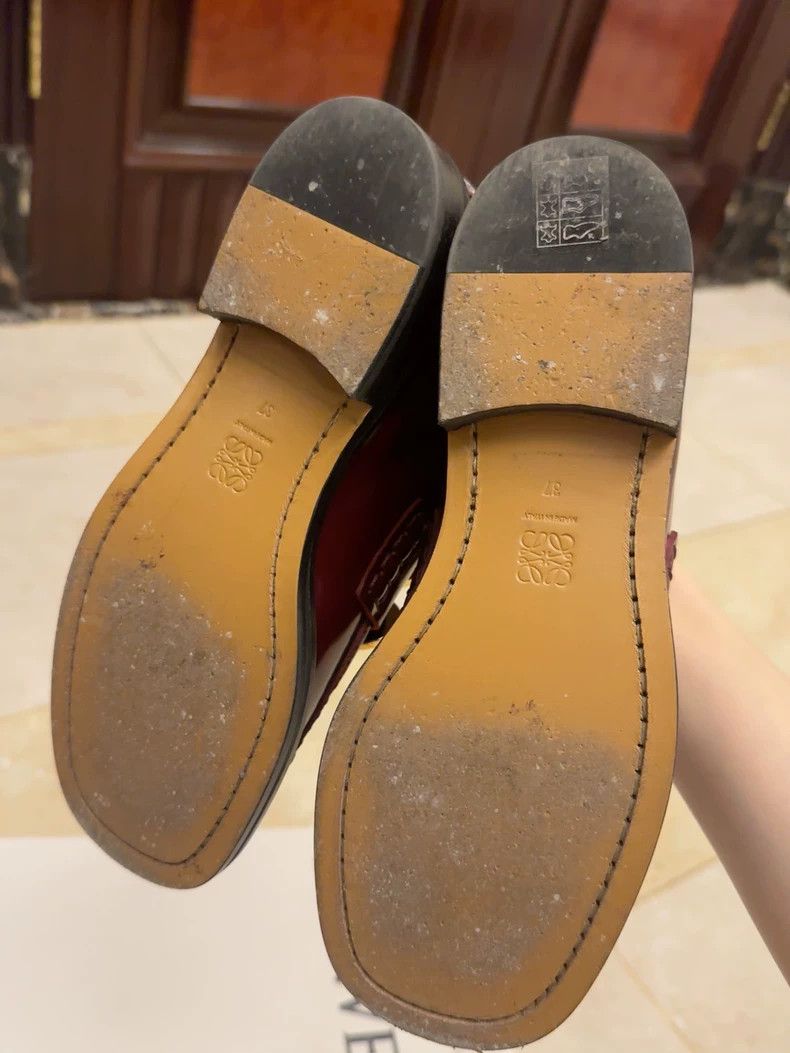 Loewe LOEWE A dark red leather flower and pearl buttoned square Size US 6.5 / IT 36.5 - 6 Thumbnail