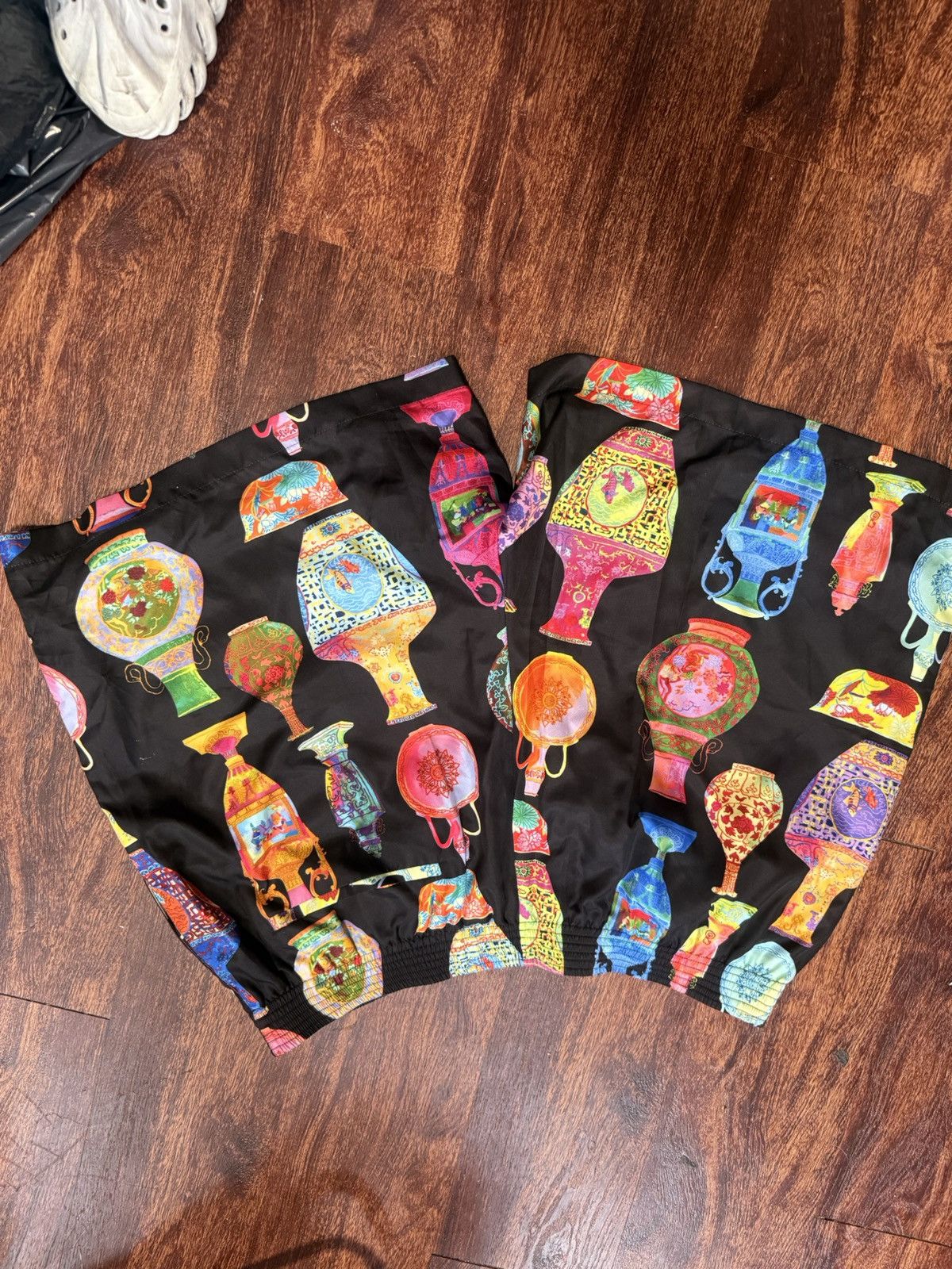 Versace Versace Vase Print Silk Shorts Size US 38 / EU 54 - 2 Thumbnail
