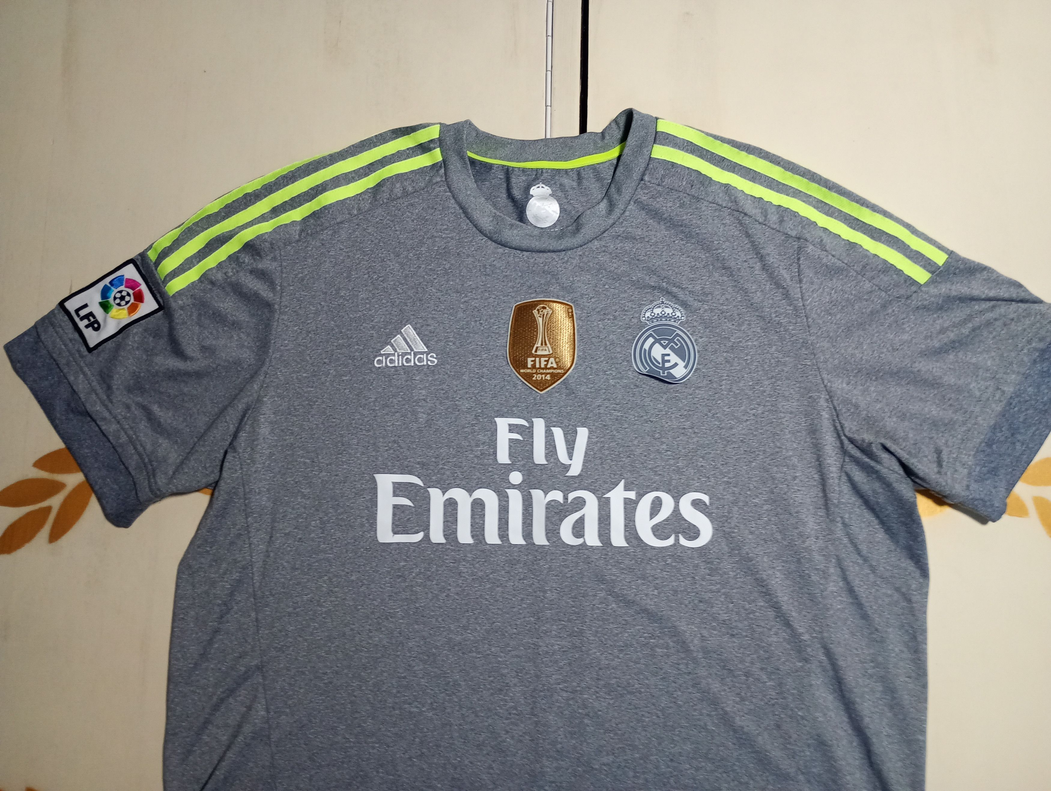 Adidas Adidas Real Madrid Jersey World Cup Winner Logo 2015-16 Size US XL / EU 56 / 4 - 3 Thumbnail