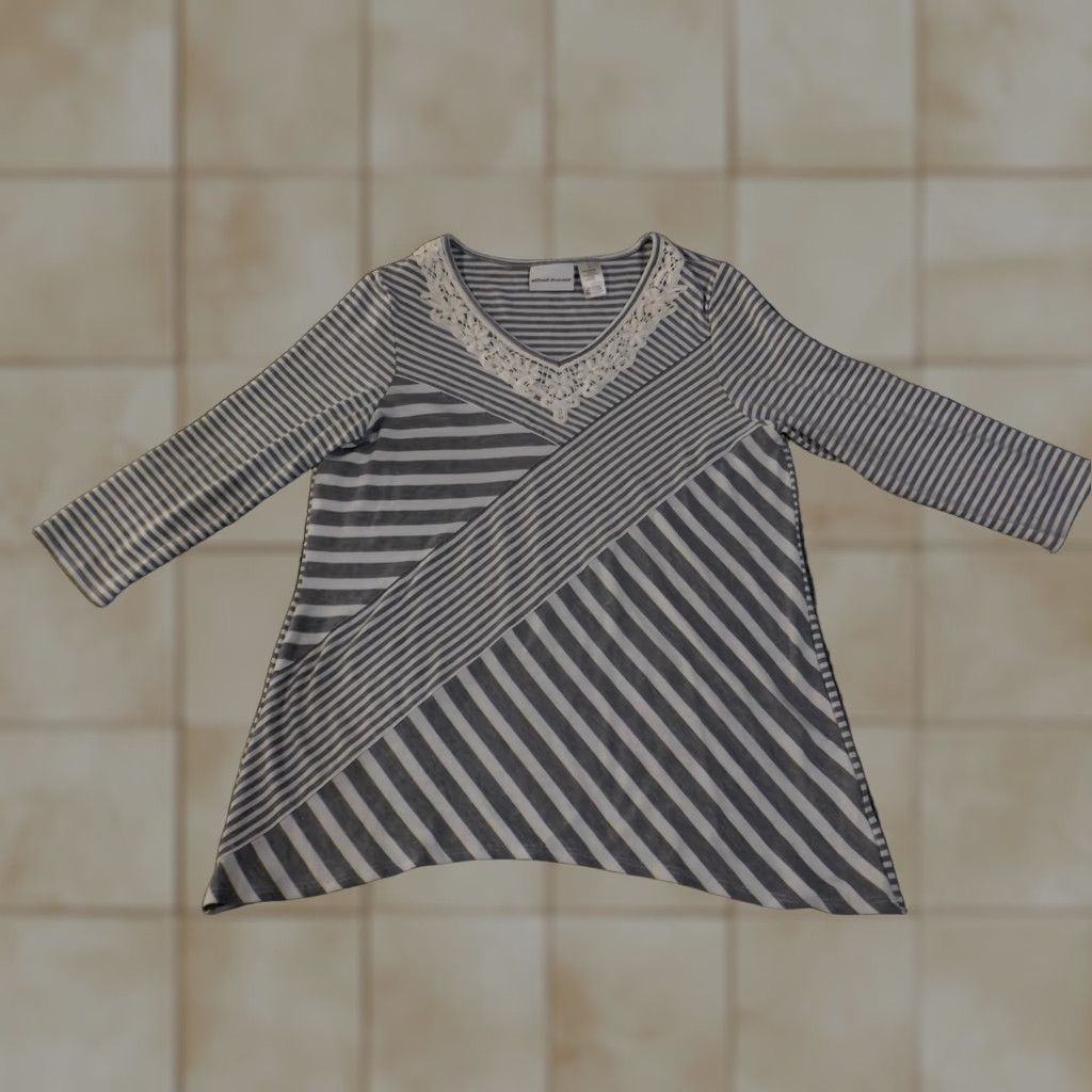 Vintage Alfred Dunner Blouse Womens Small Gray Striped Lace Trim V-Neck Stretch Casual 3/4 Sleeve Size S / US 4 / IT 40 - 1 Thumbnail