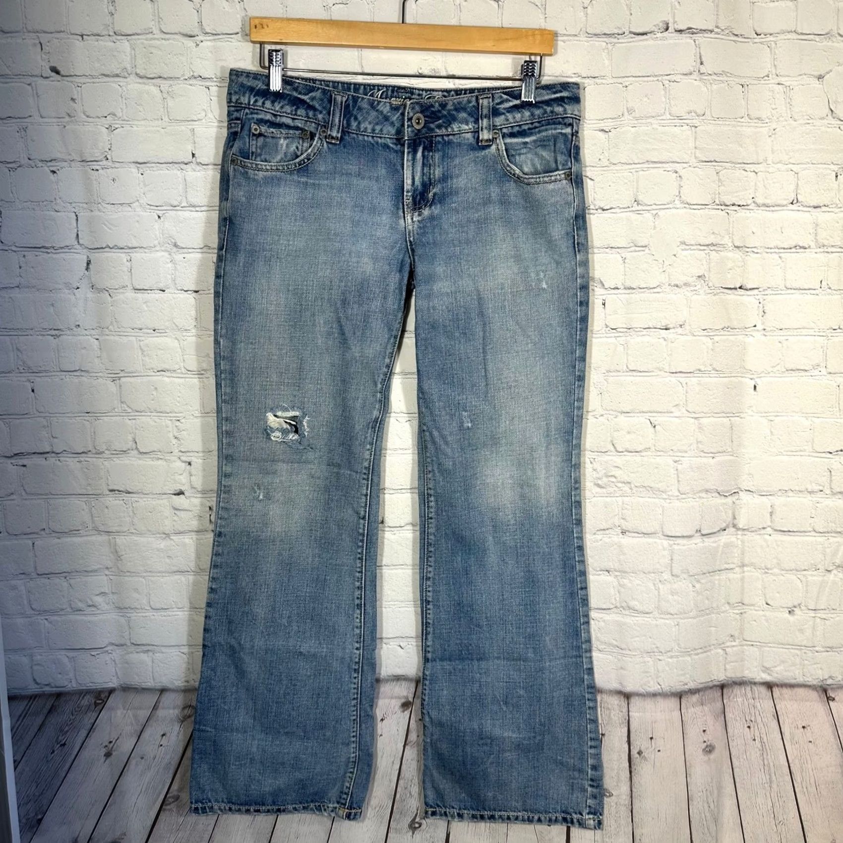American Eagle Outfitters VINTAGE? No. American Eagle Outfitters Low Rise Flare Jeans Medium Wash Distressed Blue Denim Womens 12 Size 24" / US 00 / IT 34 - 2 Thumbnail