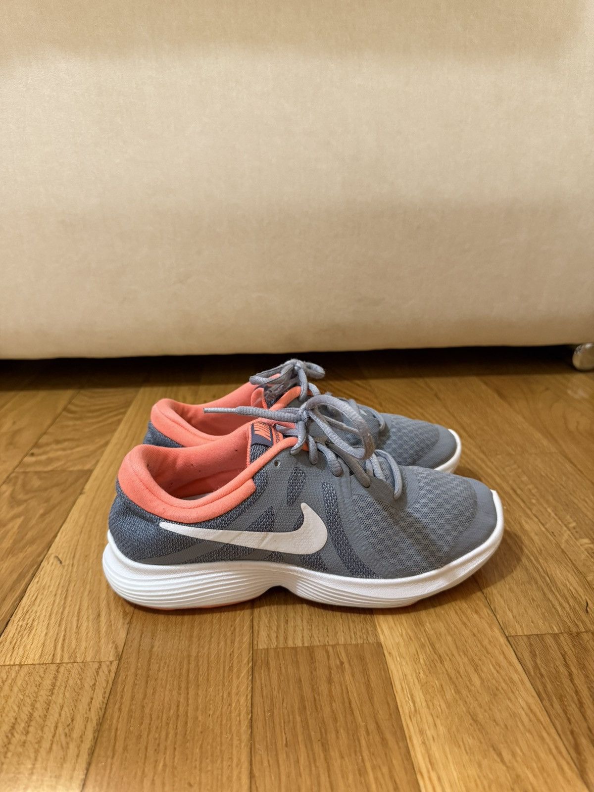 Nike Nike Revolution Trainers Size US 6.5 / IT 36.5 - 1 Thumbnail