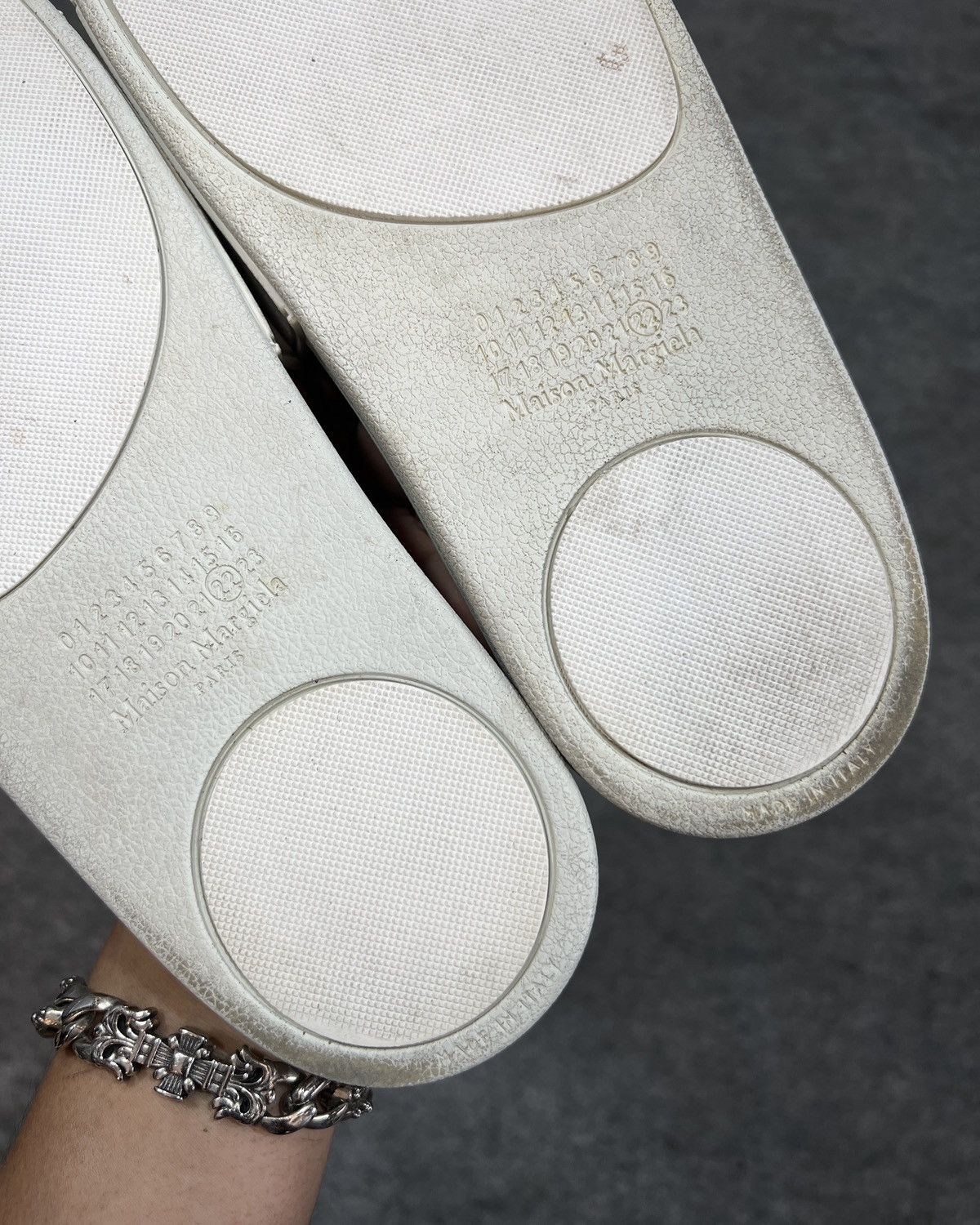 Maison Margiela Maison Margiela White Tabi Slides Sandal Size US 9.5 / EU 42-43 - 9 Thumbnail