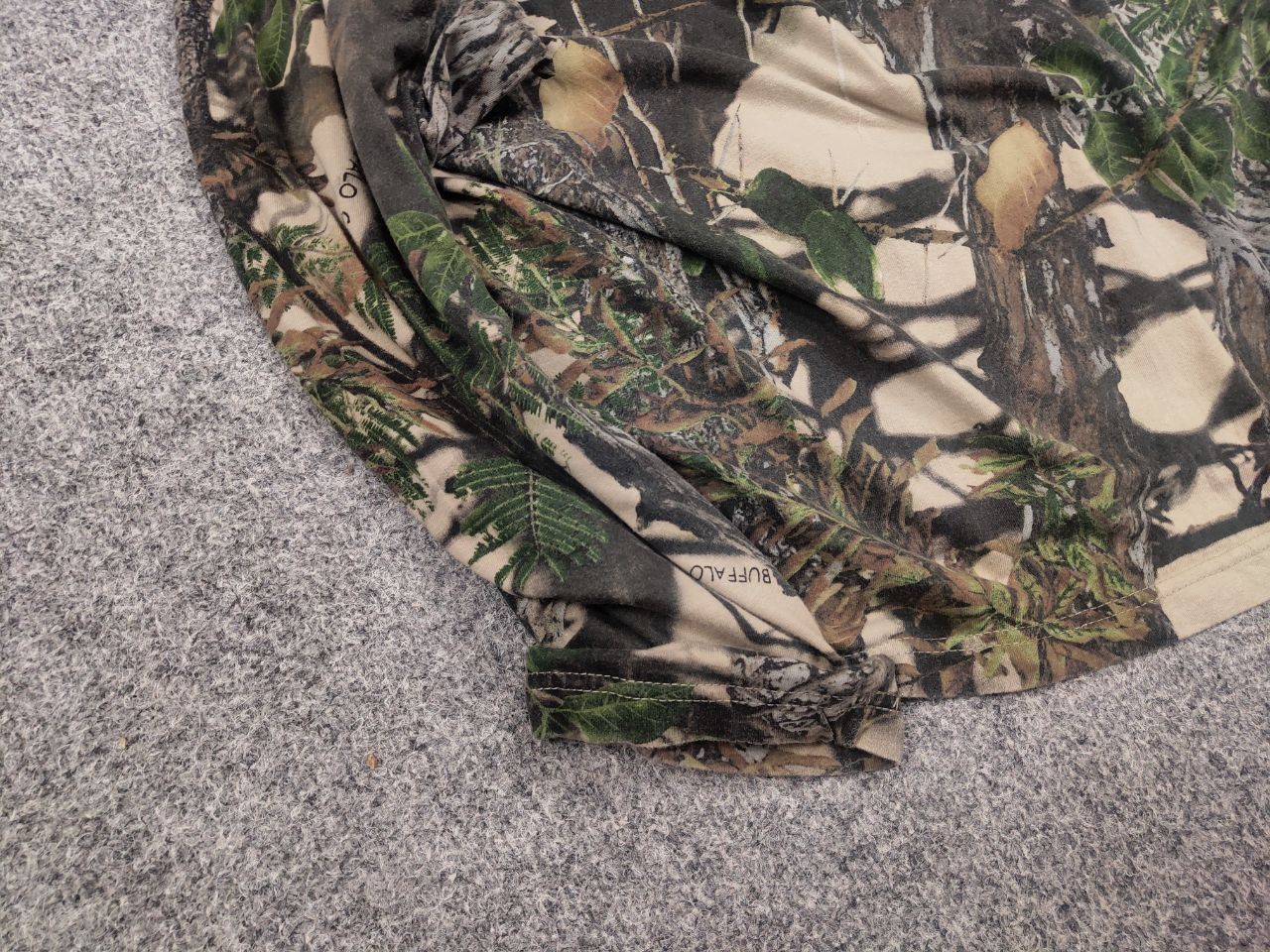 Realtree Vintage Buffalo camo Real Tree Light Long Sleeve Y2K Style Size US M / EU 48-50 / 2 - 7 Thumbnail