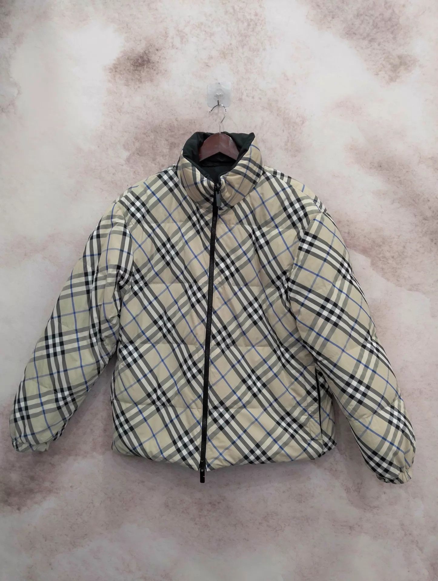 Burberry Burberry Check Double-Face M 95 New Puffer Jacket Size M / US 6-8 / IT 42-44 - 1 Thumbnail