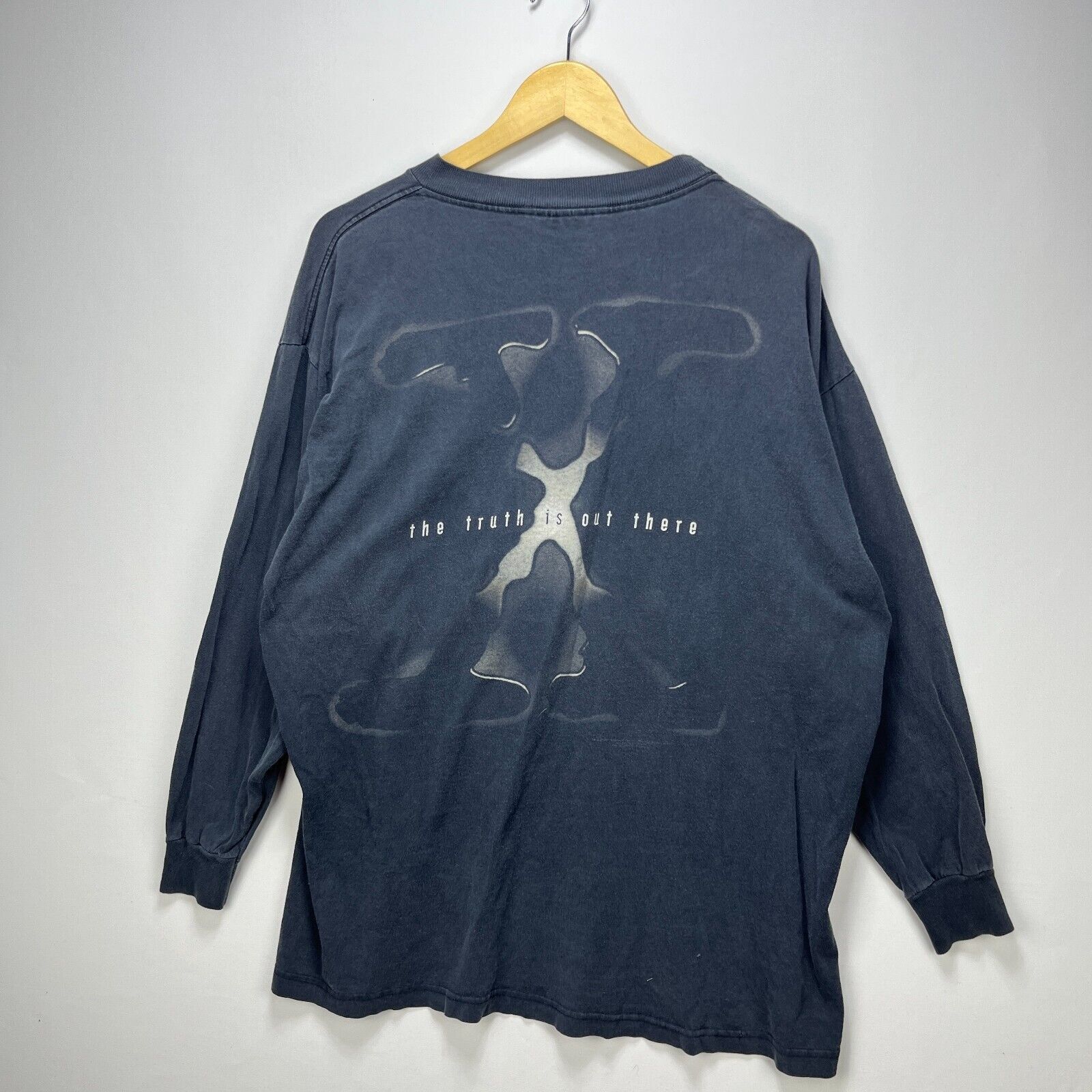 Vintage Vintage 1995 Stanley Desantis X-Files The Truth Is Out Tee 