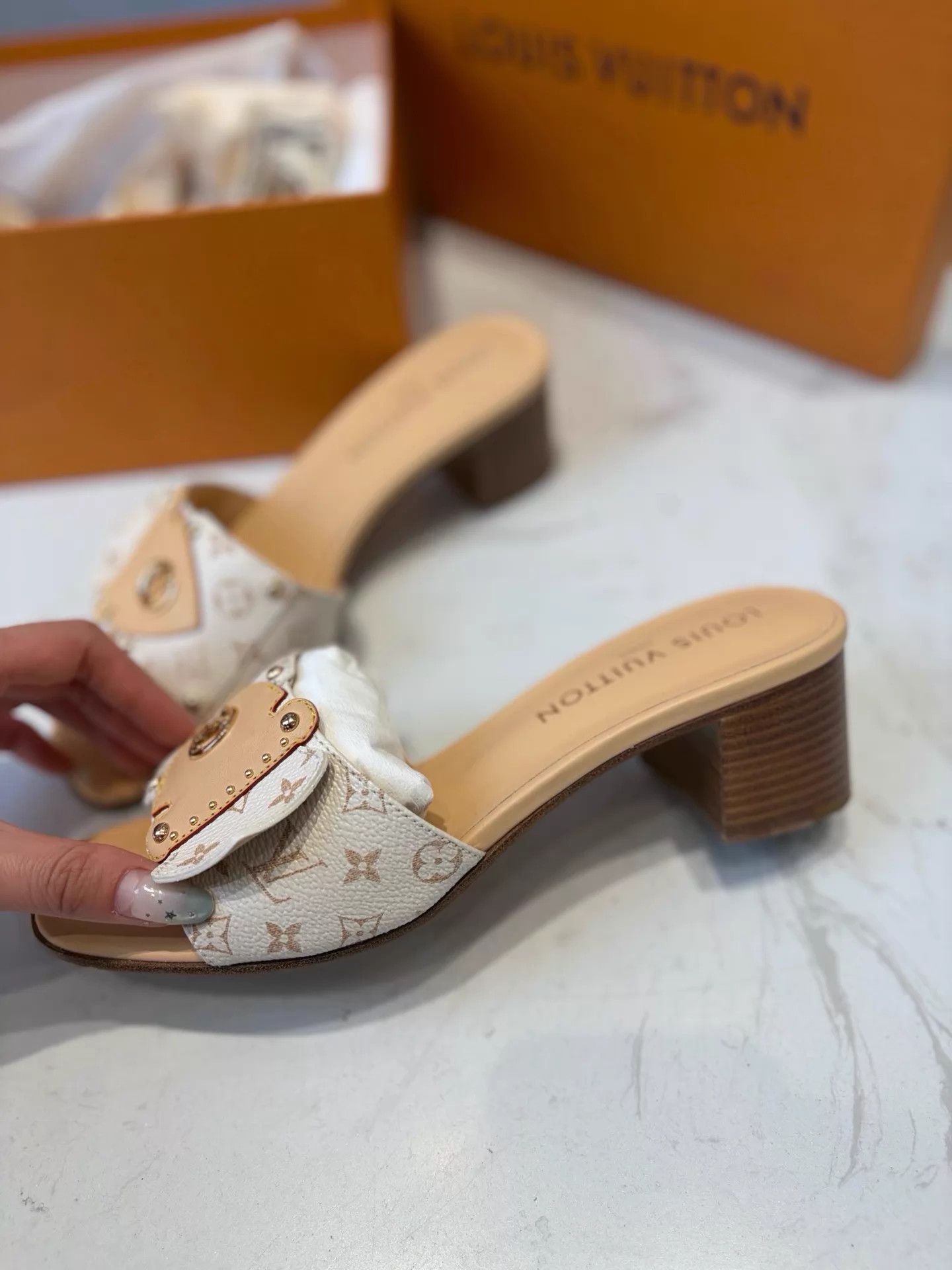 Louis Vuitton LV 25 New Latte Monogram Chunky Heel Sandal 38 Size US 7.5 / IT 37.5 - 4 Thumbnail