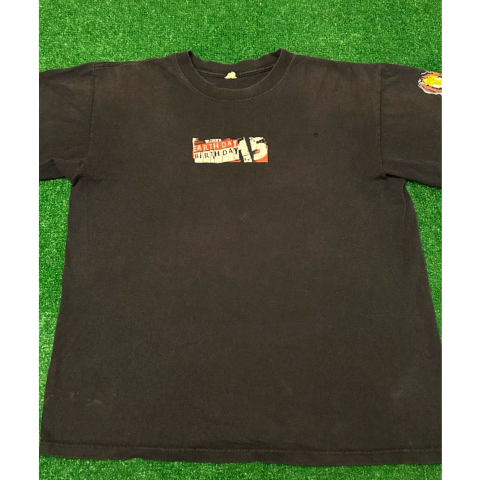 Vintage VINTAGE Earthday Birthday Rock Band Tee Orlando 2008 VTG Shirt Mens Size Large Black Rock Music 90s Boys Mens Size US L / EU 52-54 / 3 - 2 Thumbnail