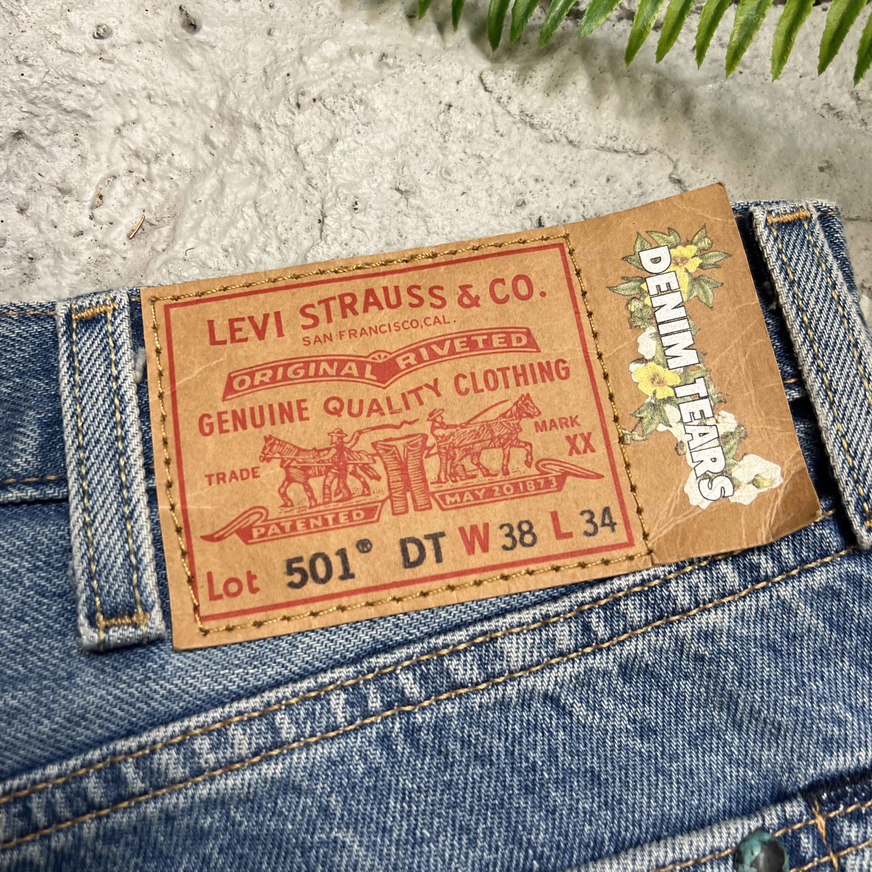DENIM TEARS Denim Tears Levis Rhinestone Blue Jeans Wreath Print Size 38 Size US 38 / EU 54 - 7 Thumbnail