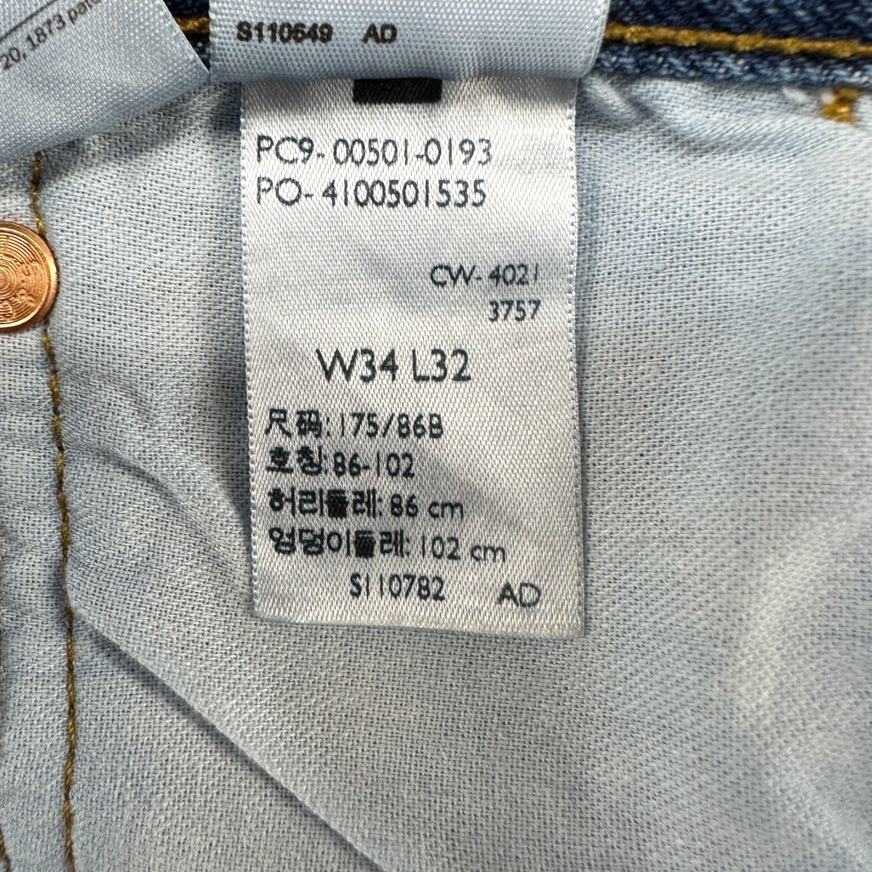 Levi's VINTAGE Levi's 501 Jeans Mens 34x32 Blue Light Distressed Straight Regular Style Retro 5-Pocket Mens Jeans Size US 34 / EU 50 - 7 Thumbnail