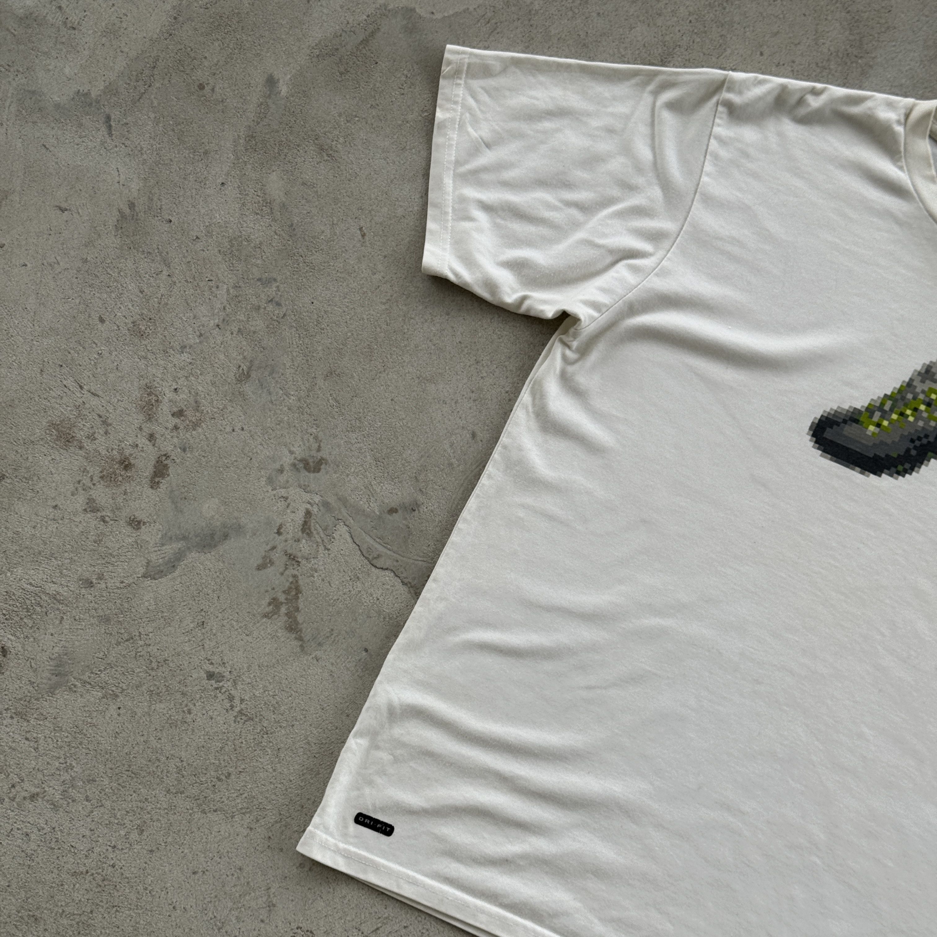 Nike Nike Dri Fit White Tee Pixel Air Max 95 Graphic Shirt Large Size US L / EU 52-54 / 3 - 3 Thumbnail