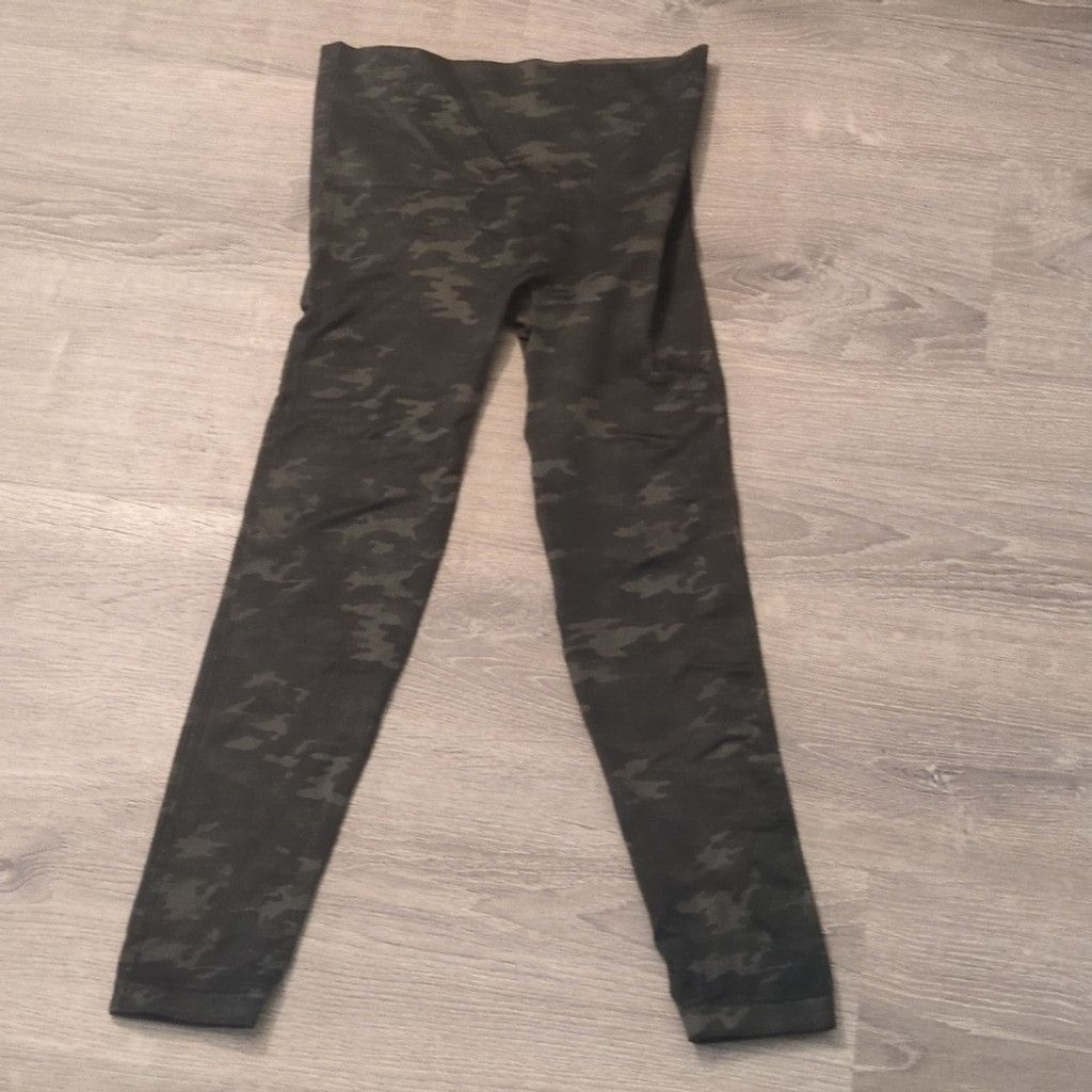 Spanx Spanx green camo leggings size XL Size 29" - 1 Thumbnail