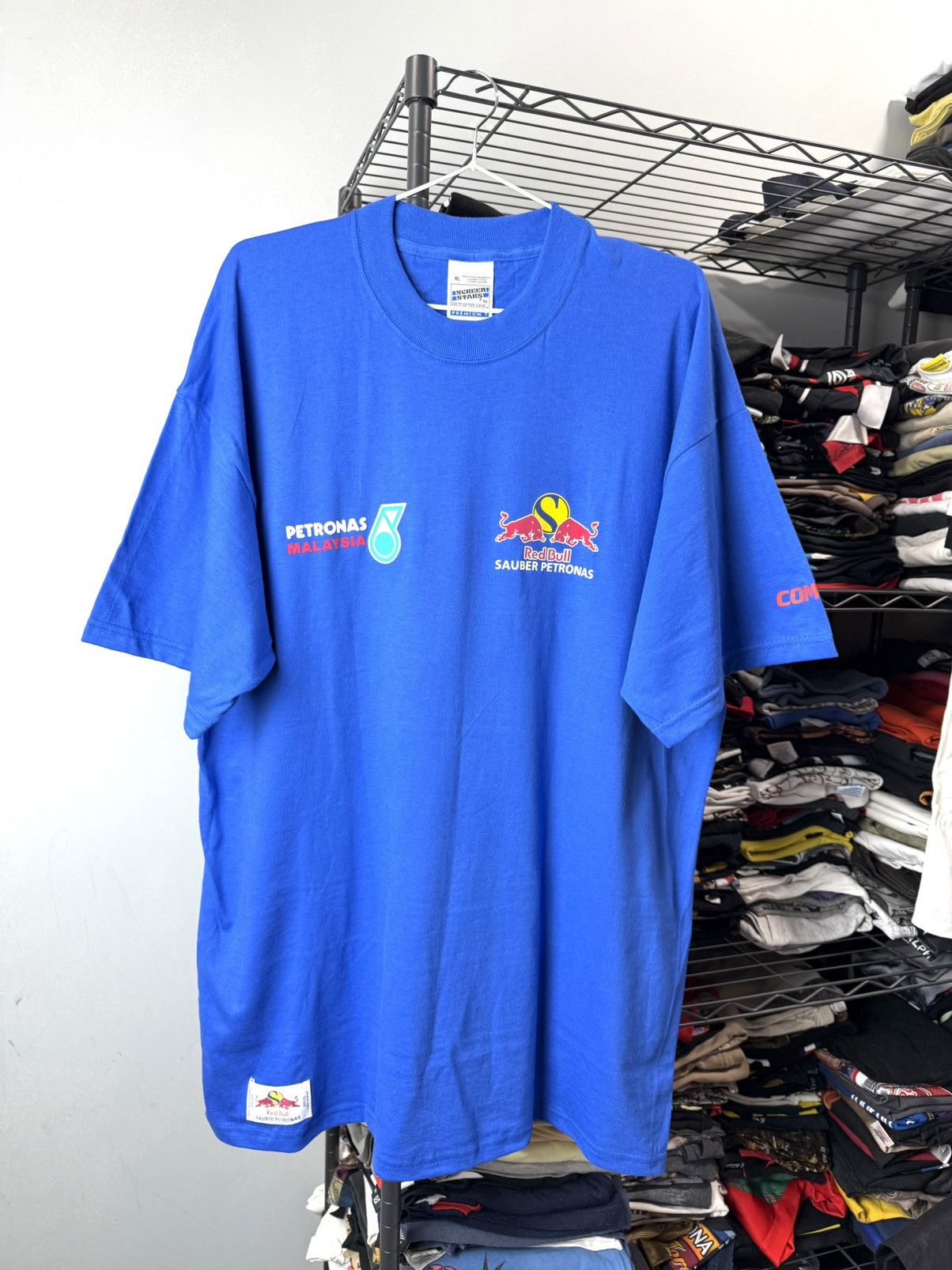 Red Bull Vintage Red Bull Sauber Formula One Racing T Shirt Size US XL / EU 56 / 4 - 1 Thumbnail