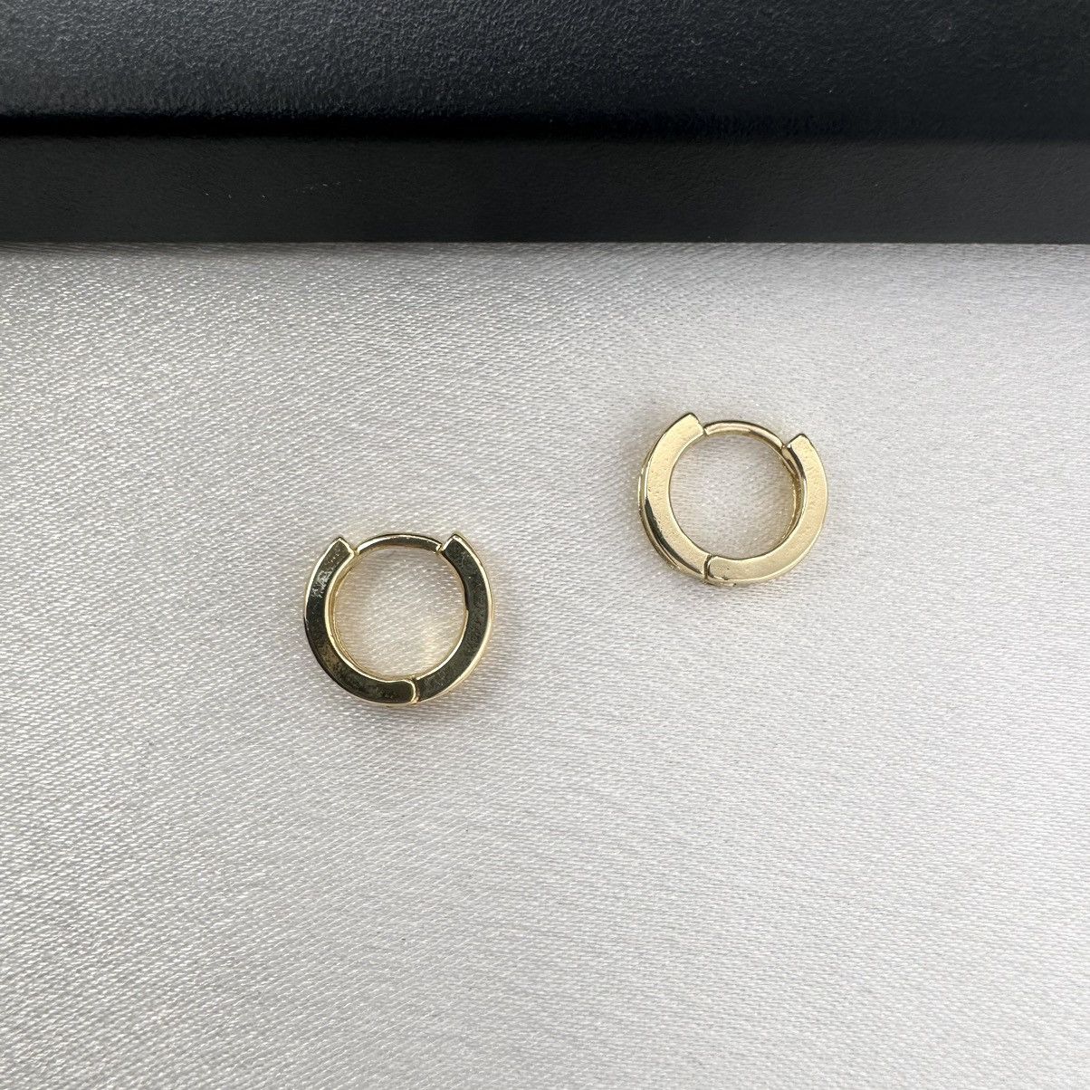 Designer CZ Small Gold Hoop Earrings for Women Men Size ONE SIZE - 2 Thumbnail